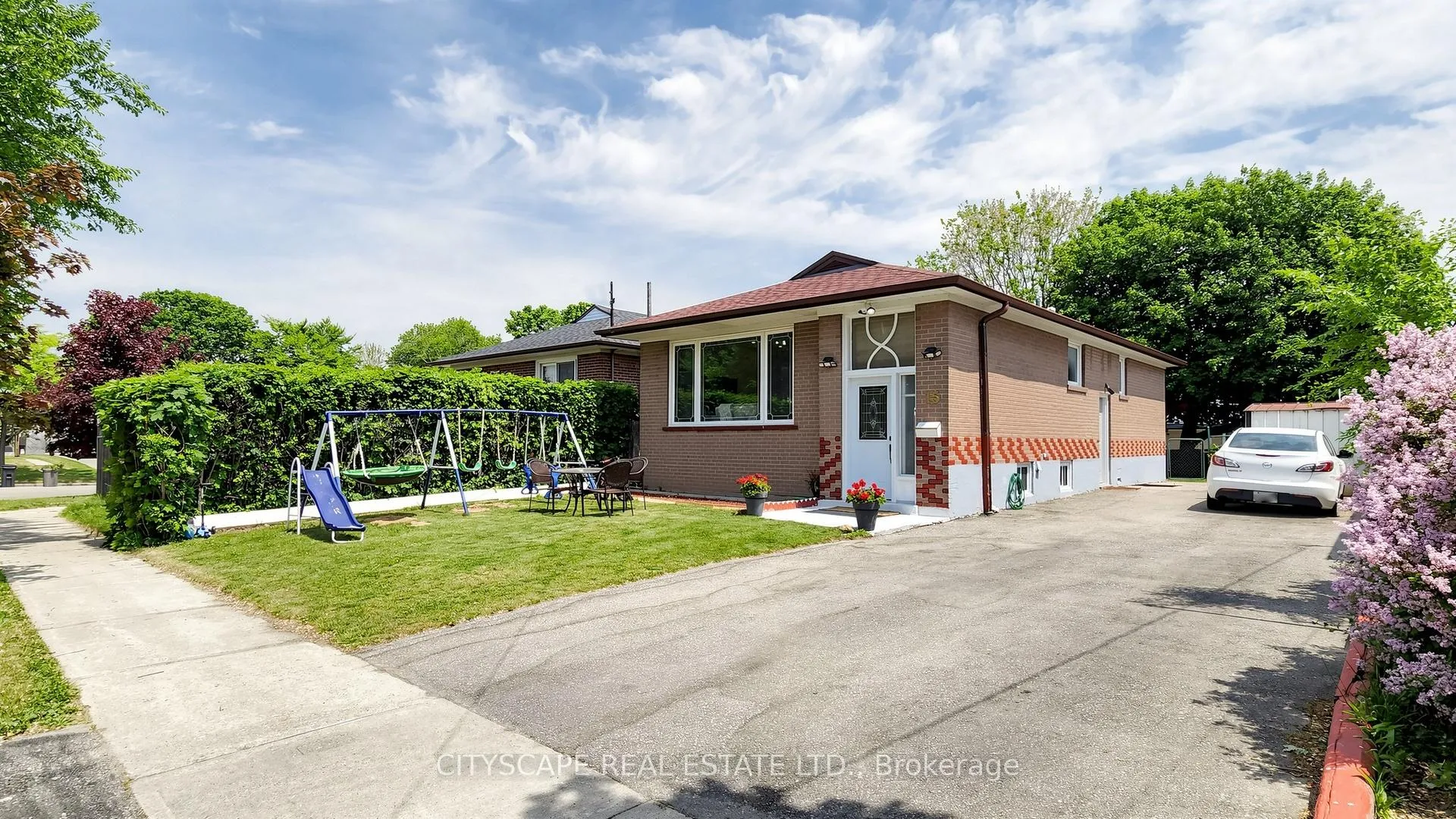 Photo 3 of 15 Barnes Crescent, Scarborough, Woburn — HOMEH