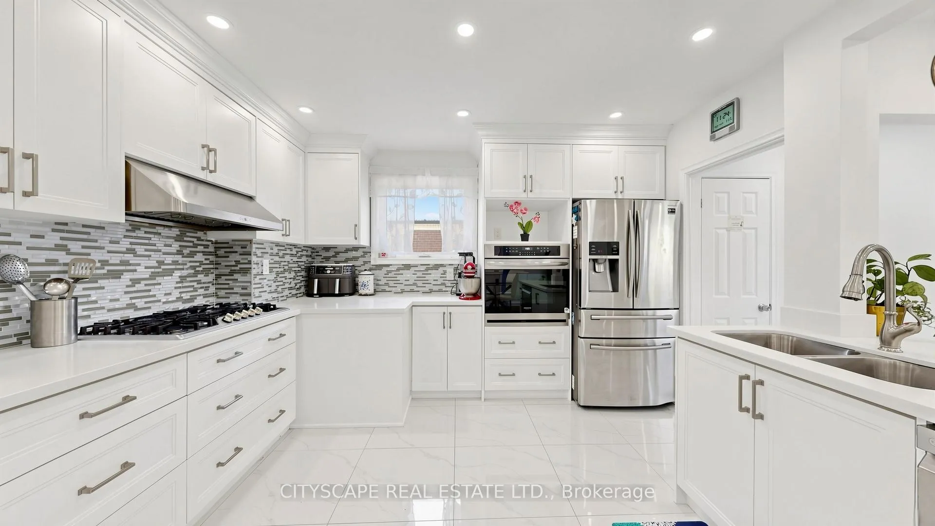 Photo 9 of 15 Barnes Crescent, Scarborough, Woburn — HOMEH