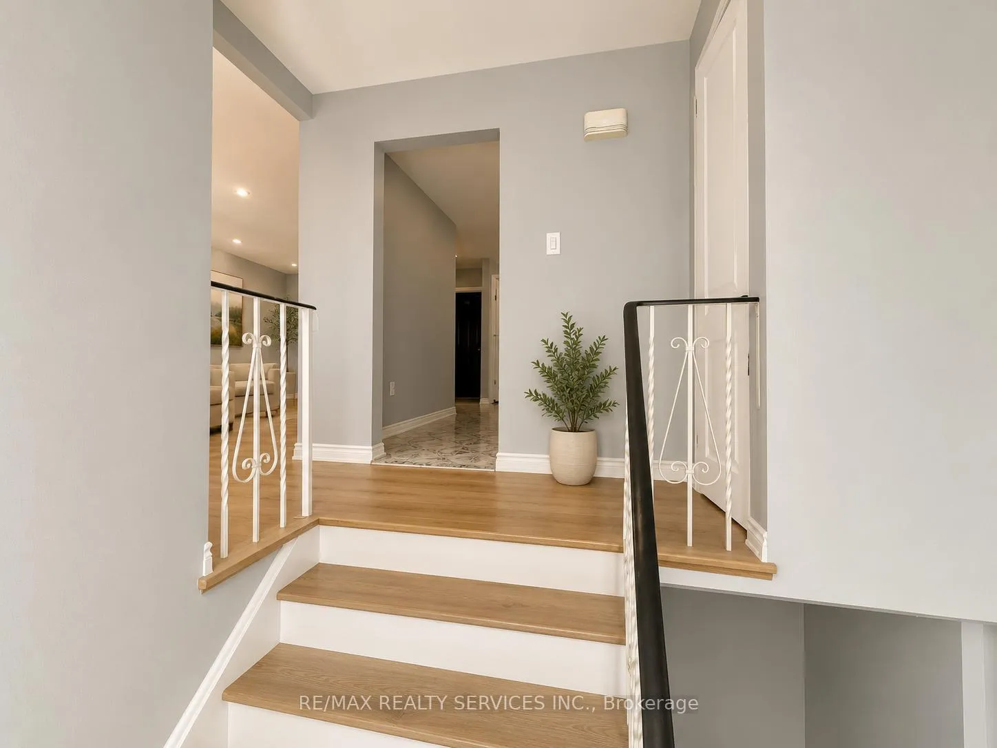 Photo 2 of Unit Upper, 70 Prouse Drive, Brampton, Brampton North — HOMEH