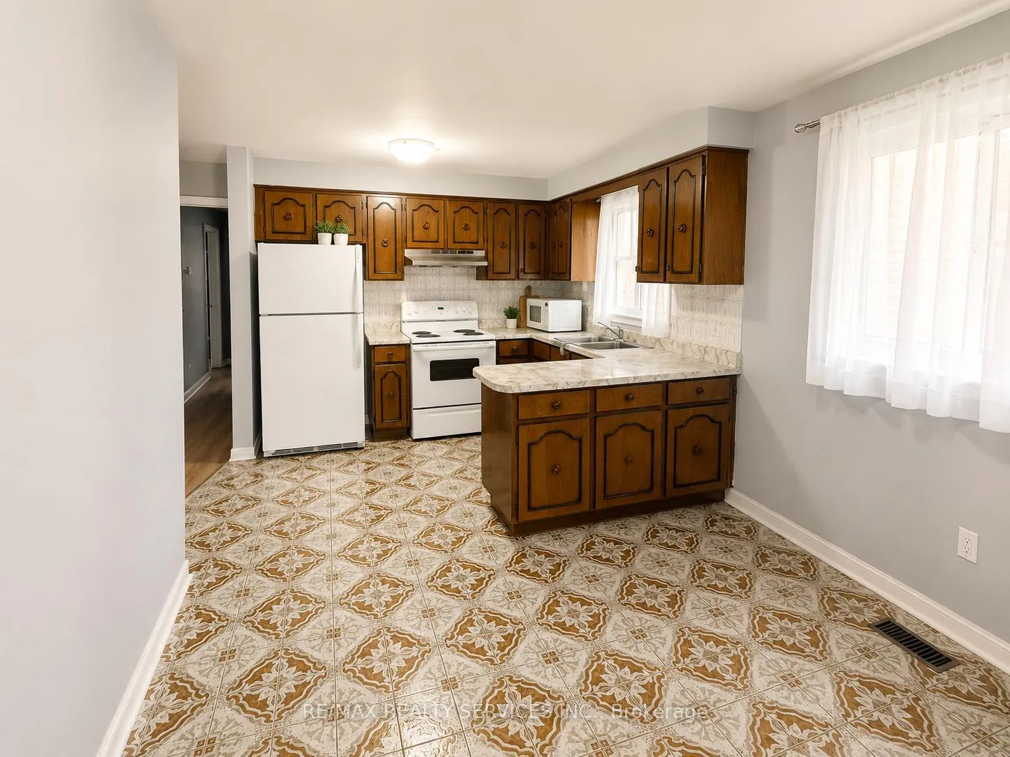 Photo 5 of Unit Upper, 70 Prouse Drive, Brampton, Brampton North — HOMEH
