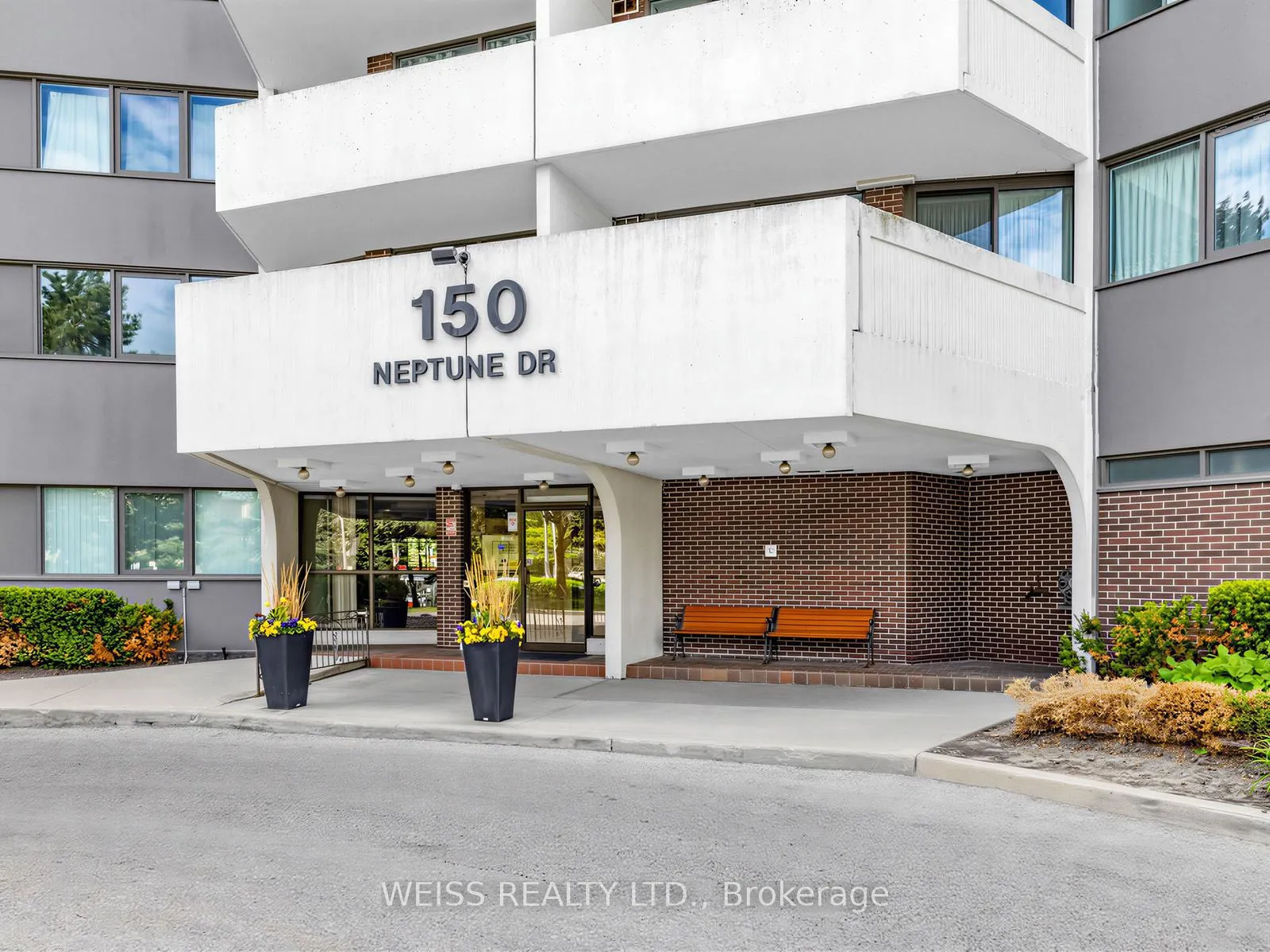 Photo 3 of Unit 1405, 150 Neptune Drive, Toronto, Englemount-Lawrence — HOMEH