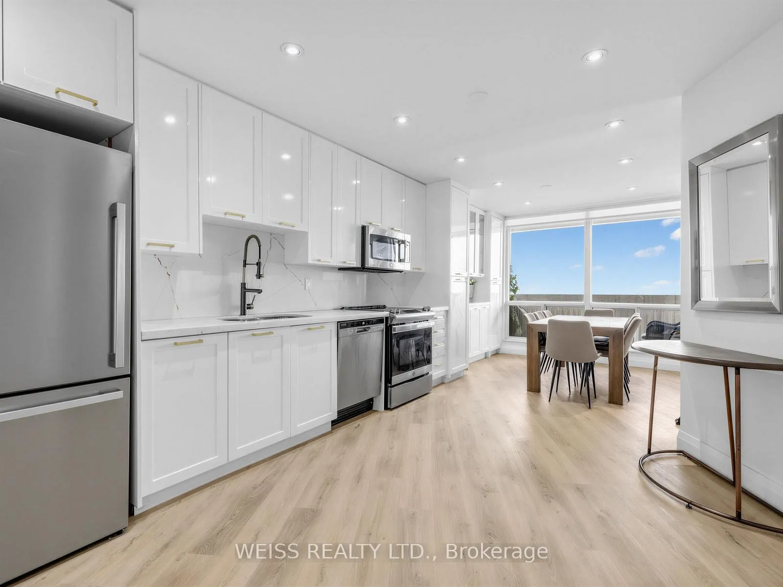 Photo 4 of Unit 1405, 150 Neptune Drive, Toronto, Englemount-Lawrence — HOMEH