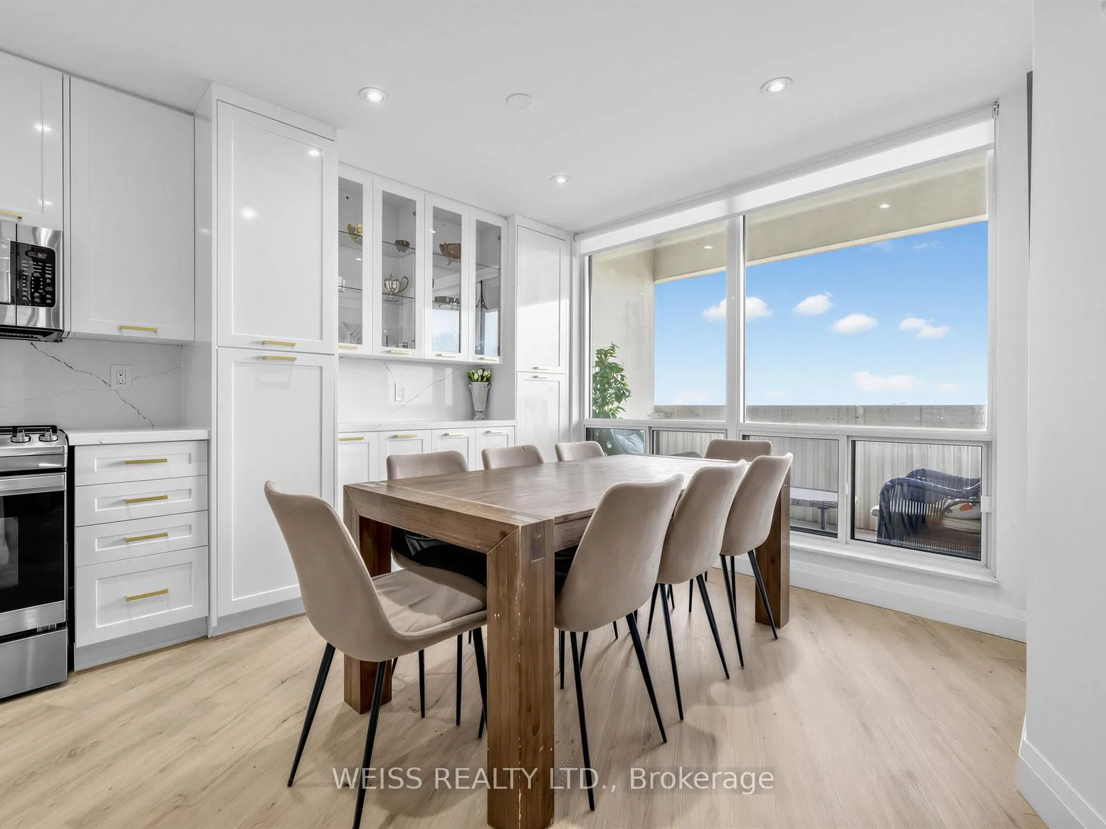Photo 8 of Unit 1405, 150 Neptune Drive, Toronto, Englemount-Lawrence — HOMEH