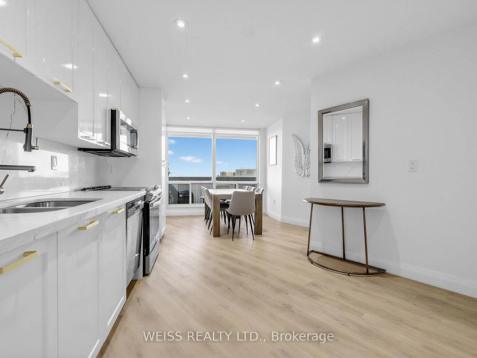Photo 5 of Unit 1405, 150 Neptune Drive, Toronto, Englemount-Lawrence — HOMEH