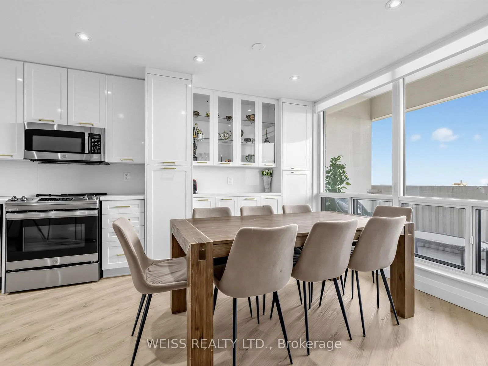 Photo 9 of Unit 1405, 150 Neptune Drive, Toronto, Englemount-Lawrence — HOMEH