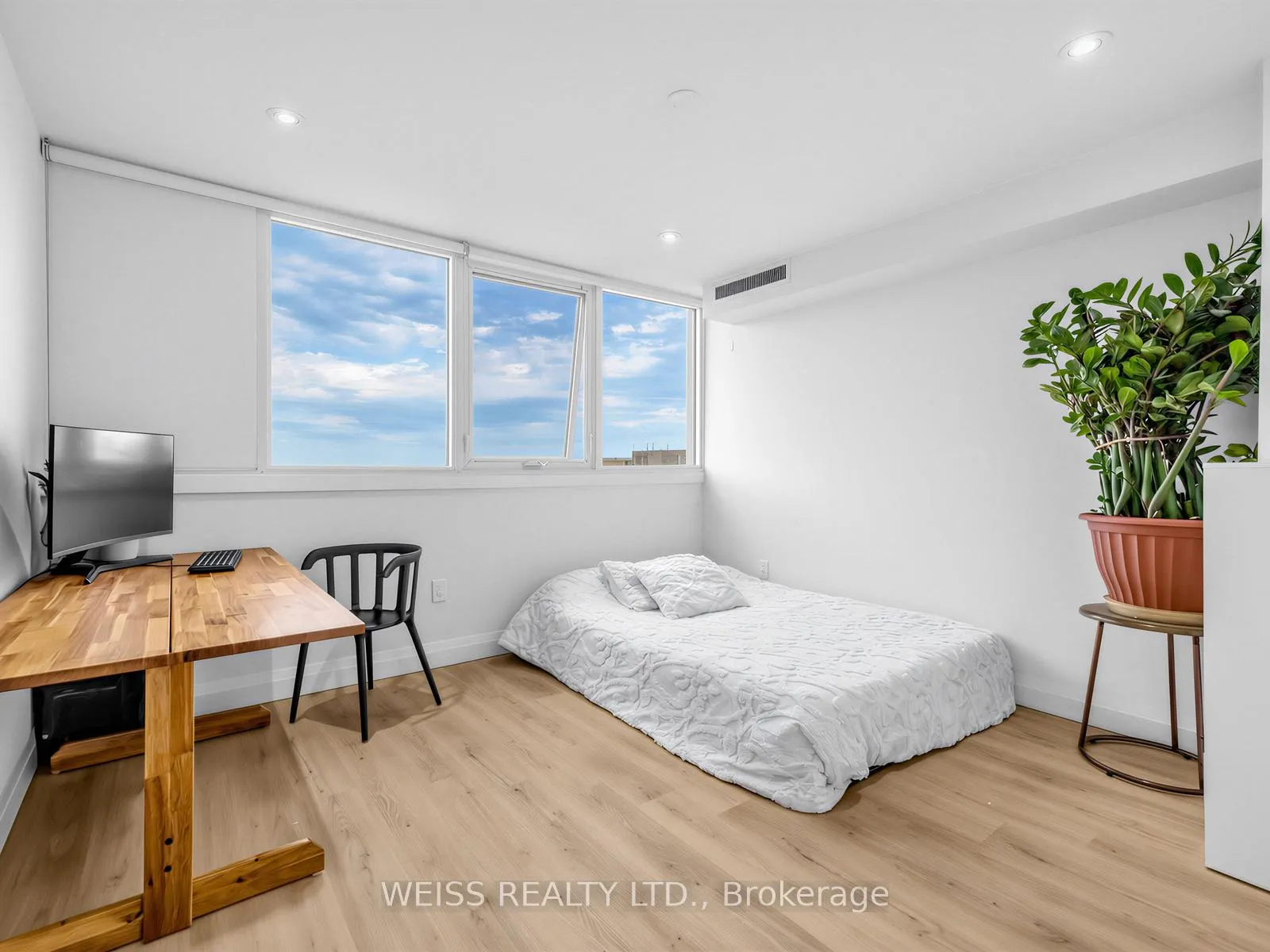 Photo 18 of Unit 1405, 150 Neptune Drive, Toronto, Englemount-Lawrence — HOMEH