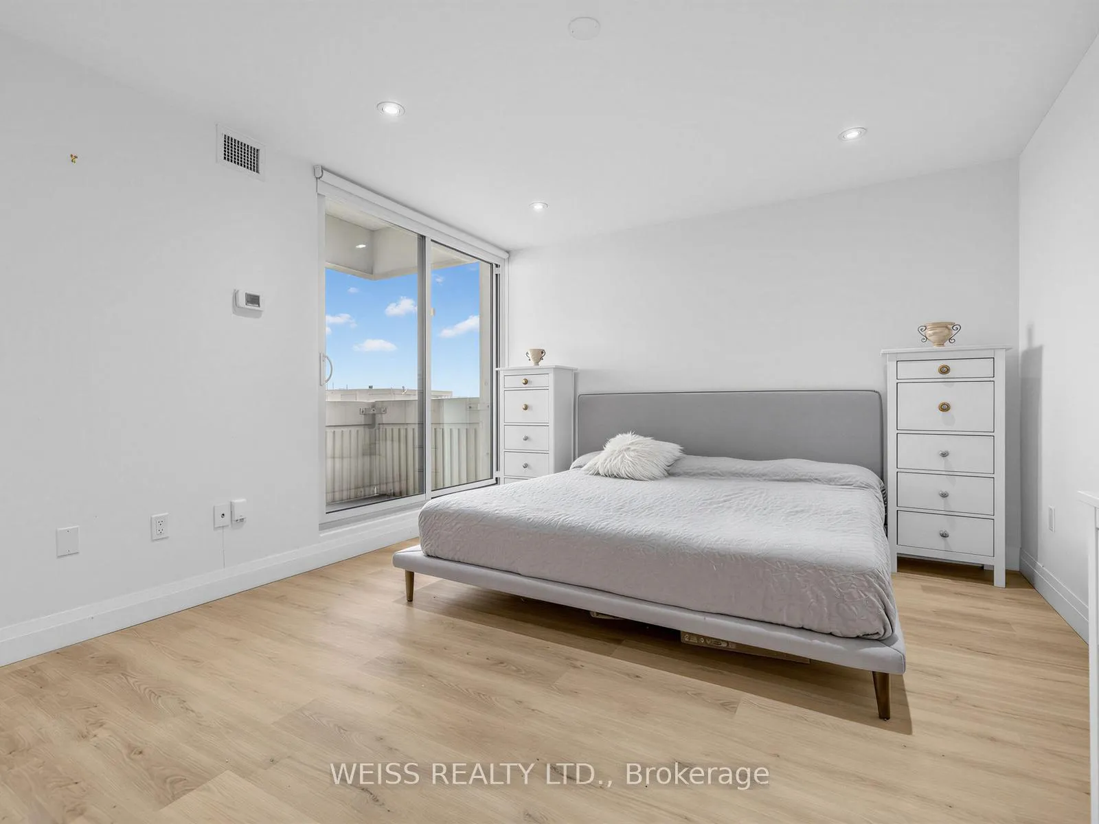 Photo 17 of Unit 1405, 150 Neptune Drive, Toronto, Englemount-Lawrence — HOMEH