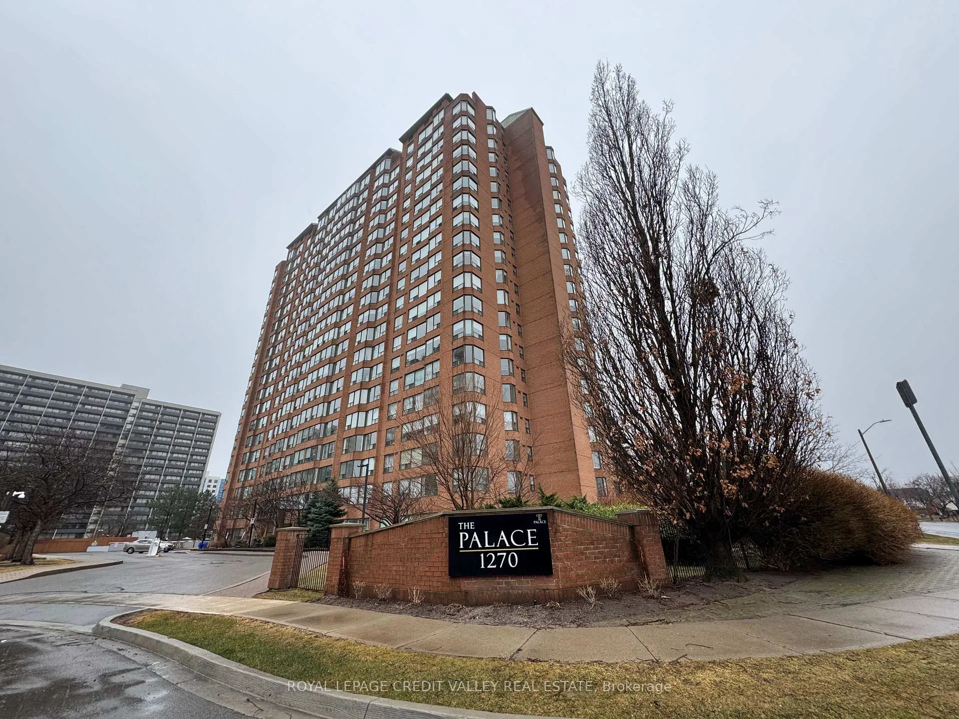 Front of Unit 704, 1270 Maple Crossing Boulevard