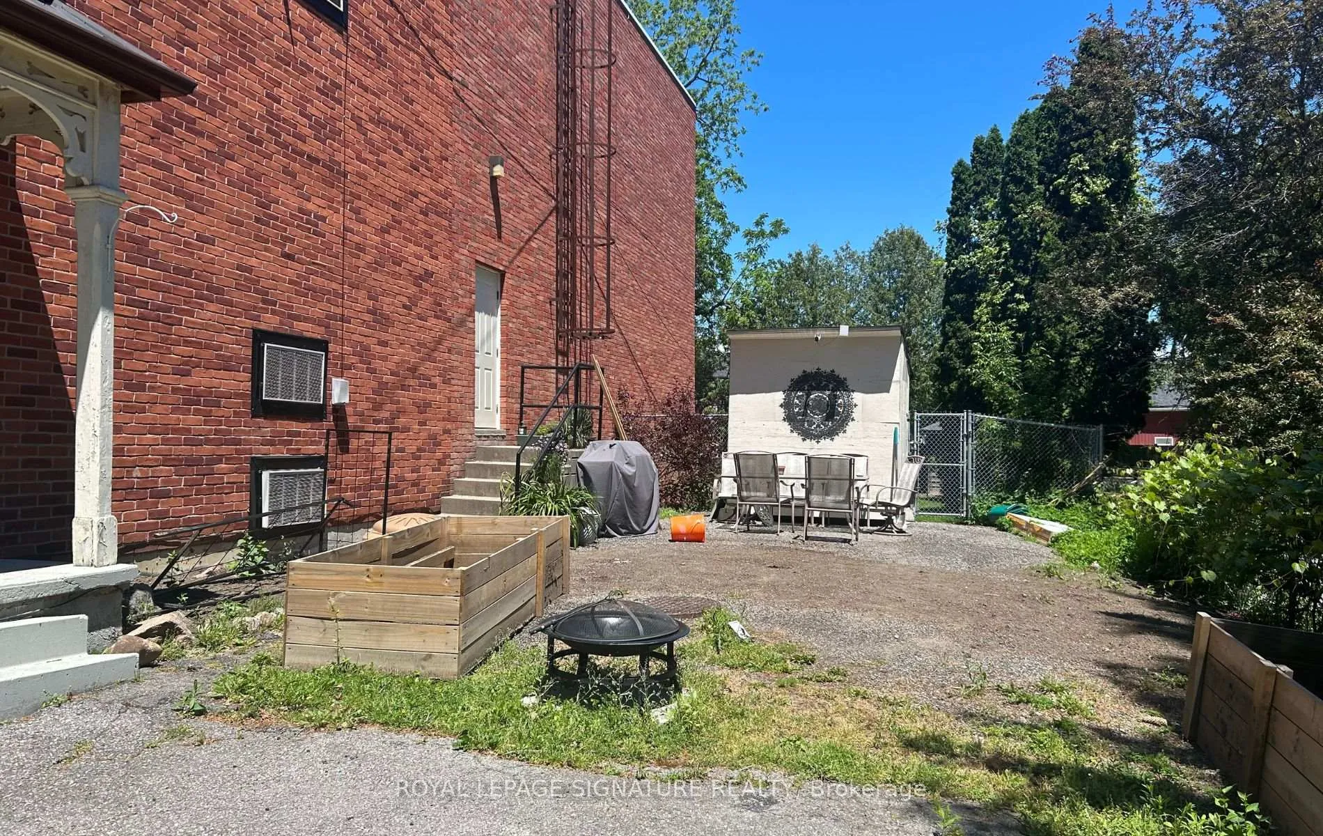 Photo 2 of 114 Church Street, Clarington, Bowmanville — HOMEH