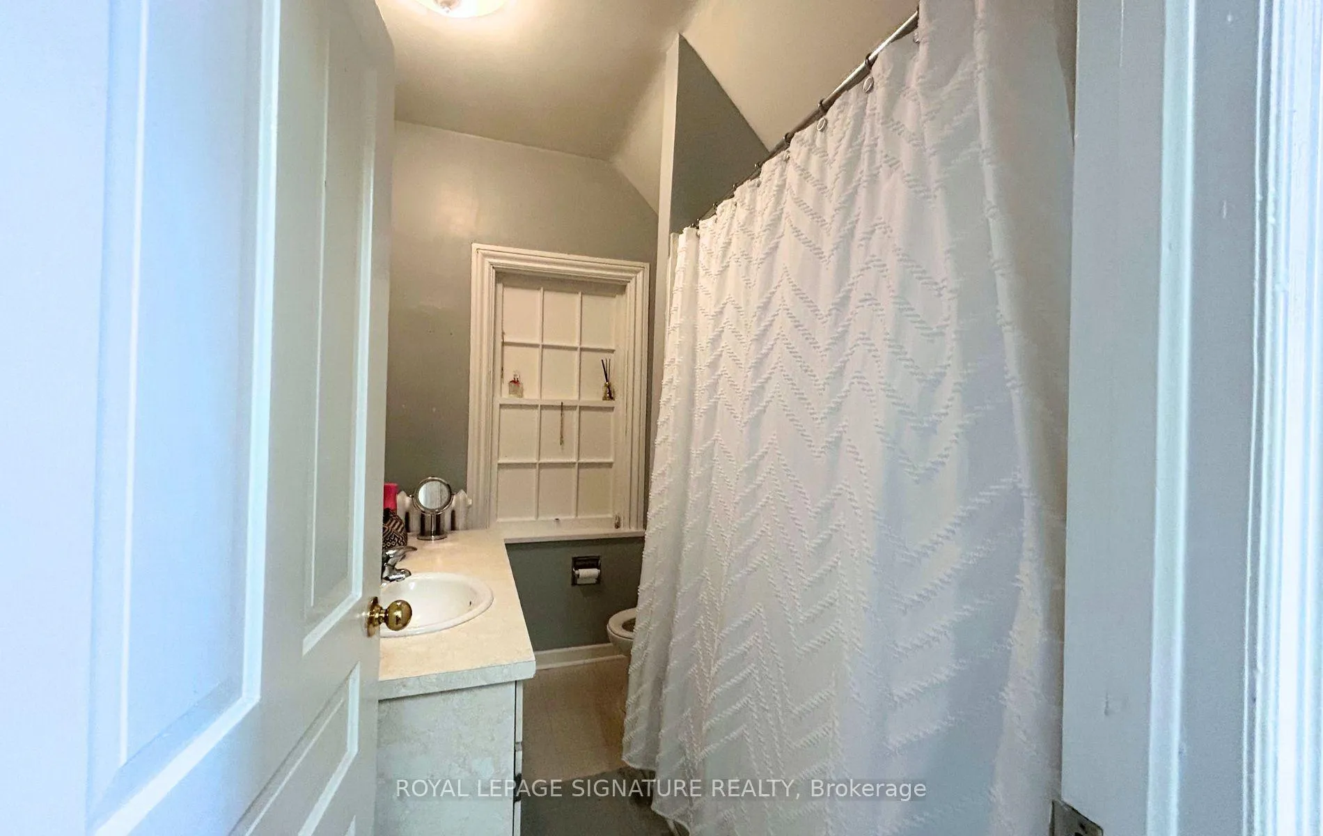 Photo 6 of 114 Church Street, Clarington, Bowmanville — HOMEH