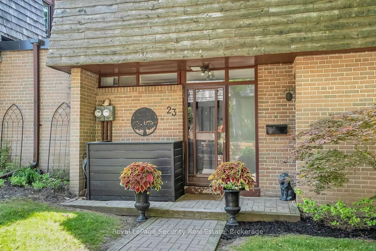 Photo 3 of 23 Raintree Path, Etobicoke, Eringate-Centennial-West Deane — HOMEH