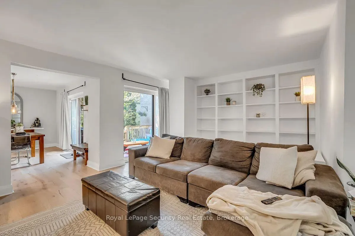 Photo 7 of 23 Raintree Path, Etobicoke, Eringate-Centennial-West Deane — HOMEH