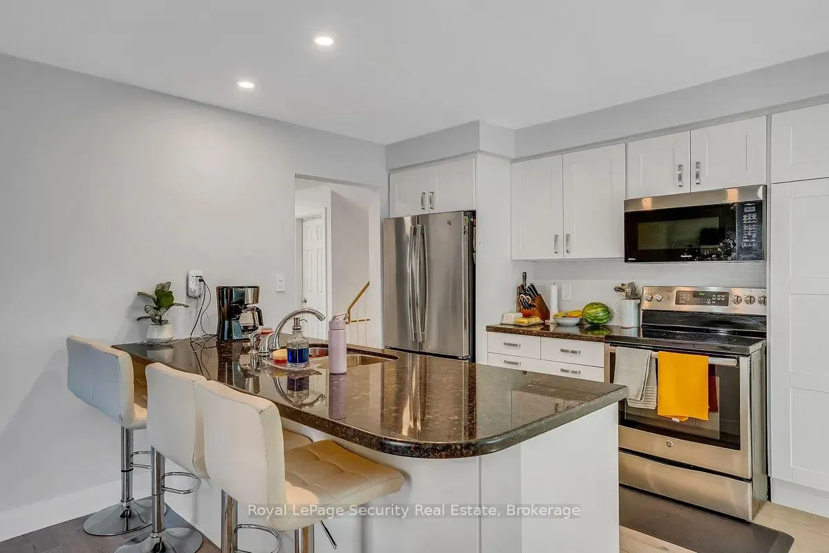 Photo 14 of 23 Raintree Path, Etobicoke, Eringate-Centennial-West Deane — HOMEH