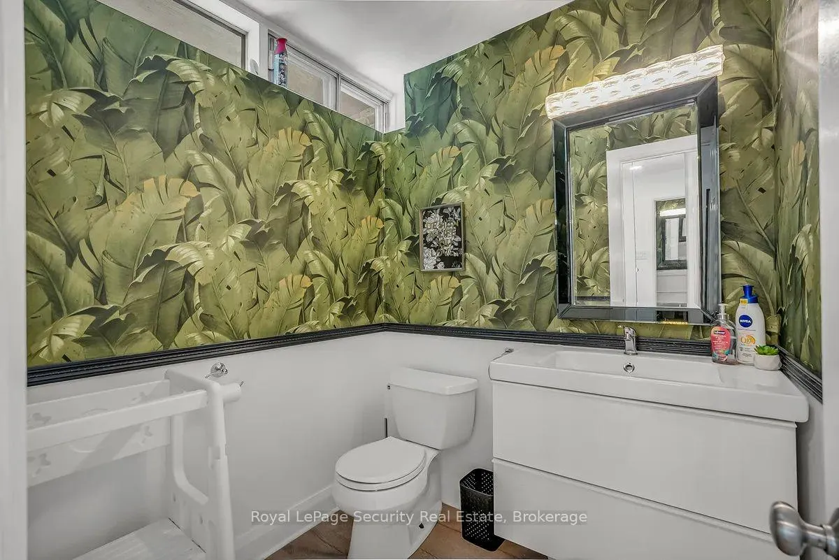 Photo 19 of 23 Raintree Path, Etobicoke, Eringate-Centennial-West Deane — HOMEH