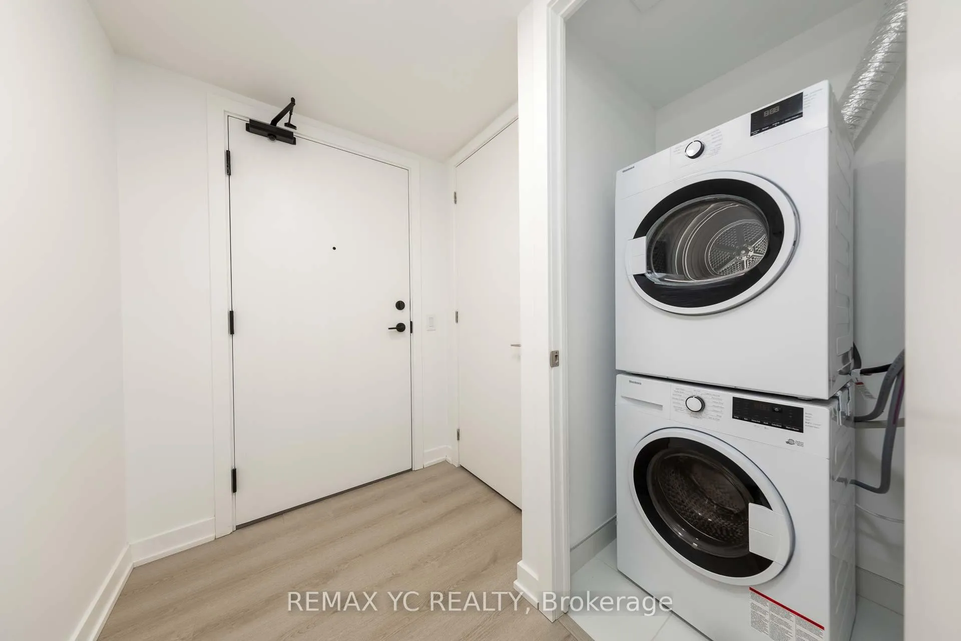 Photo 3 of Unit 2515, 100 Queen Street E, Toronto, Church-Yonge Corridor — HOMEH