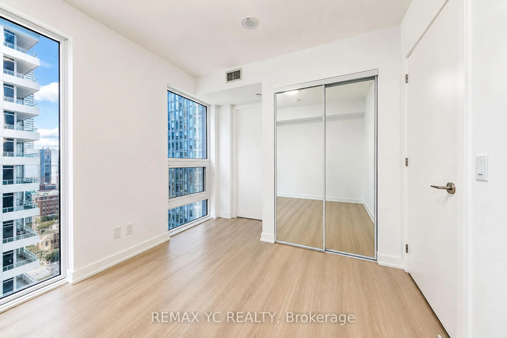 Photo 12 of Unit 2515, 100 Queen Street E, Toronto, Church-Yonge Corridor — HOMEH