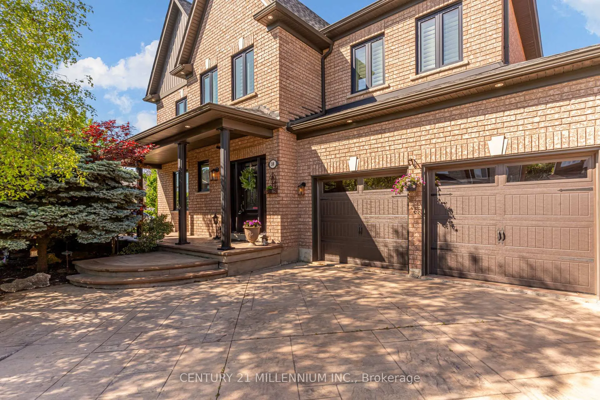 Photo 2 of 38 Hillson Court, Brampton, Vales of Castlemore — HOMEH