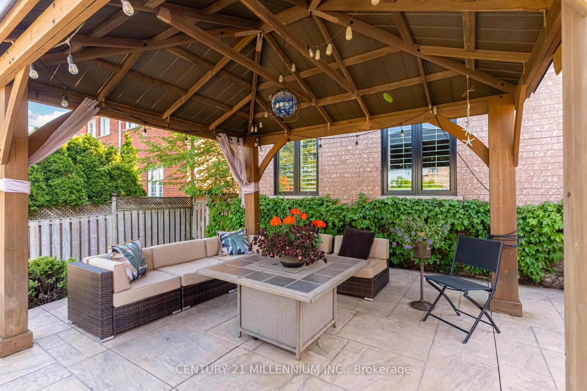 Photo 17 of 38 Hillson Court, Brampton, Vales of Castlemore — HOMEH