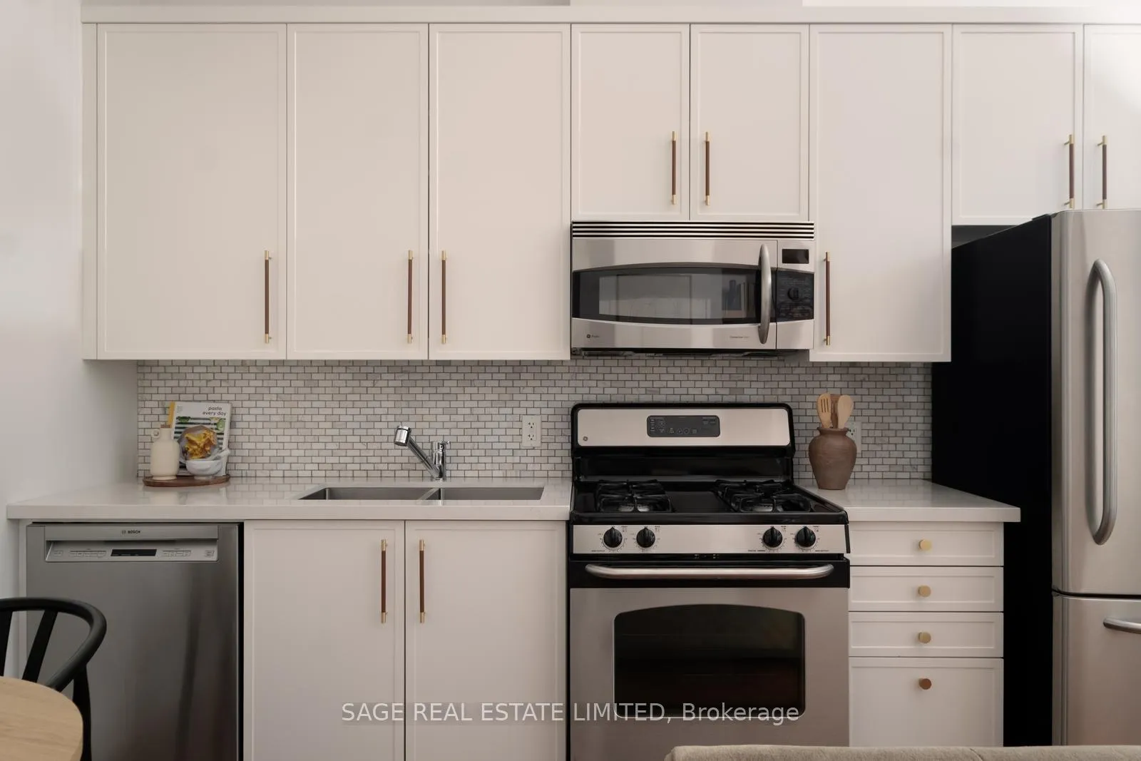 Photo 12 of Unit 210, 437 Roncesvalles Avenue, Toronto, Roncesvalles — HOMEH