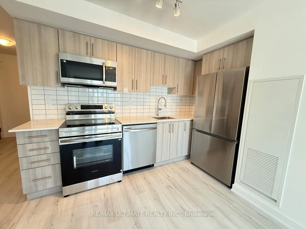 Photo 2 of Unit 503, 1010 Sandy Beach Road, Pickering, Bay Ridges — HOMEH