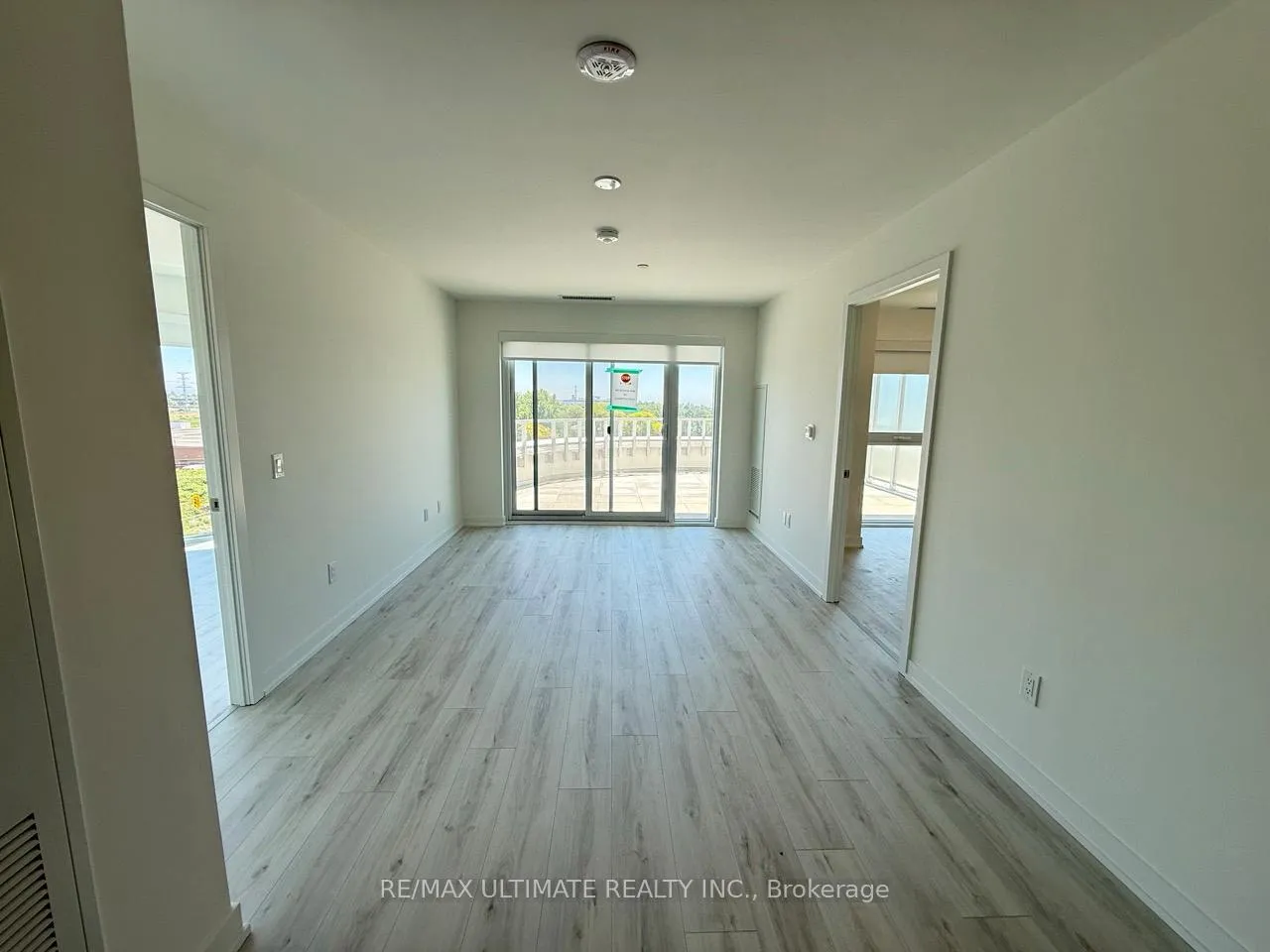 Photo 3 of Unit 503, 1010 Sandy Beach Road, Pickering, Bay Ridges — HOMEH
