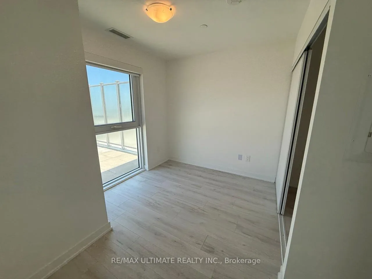 Photo 6 of Unit 503, 1010 Sandy Beach Road, Pickering, Bay Ridges — HOMEH