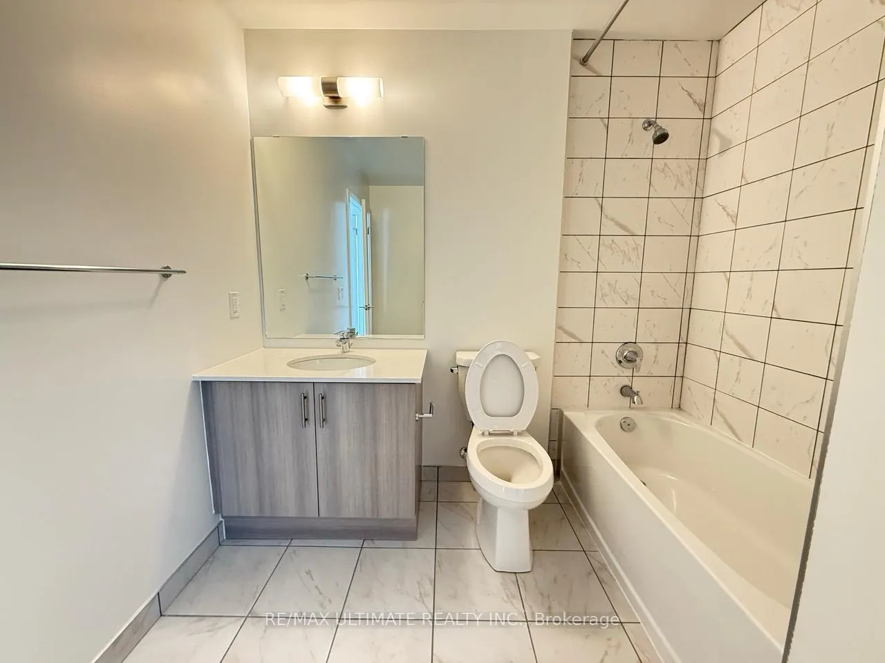 Photo 7 of Unit 503, 1010 Sandy Beach Road, Pickering, Bay Ridges — HOMEH