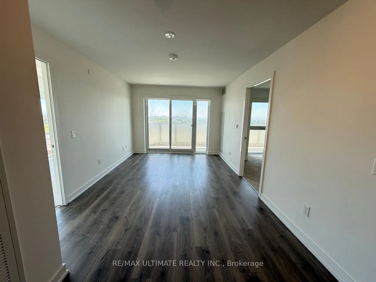 Photo 3 of Unit 1105, 1010 Sandy Beach Road, Pickering, Bay Ridges — HOMEH