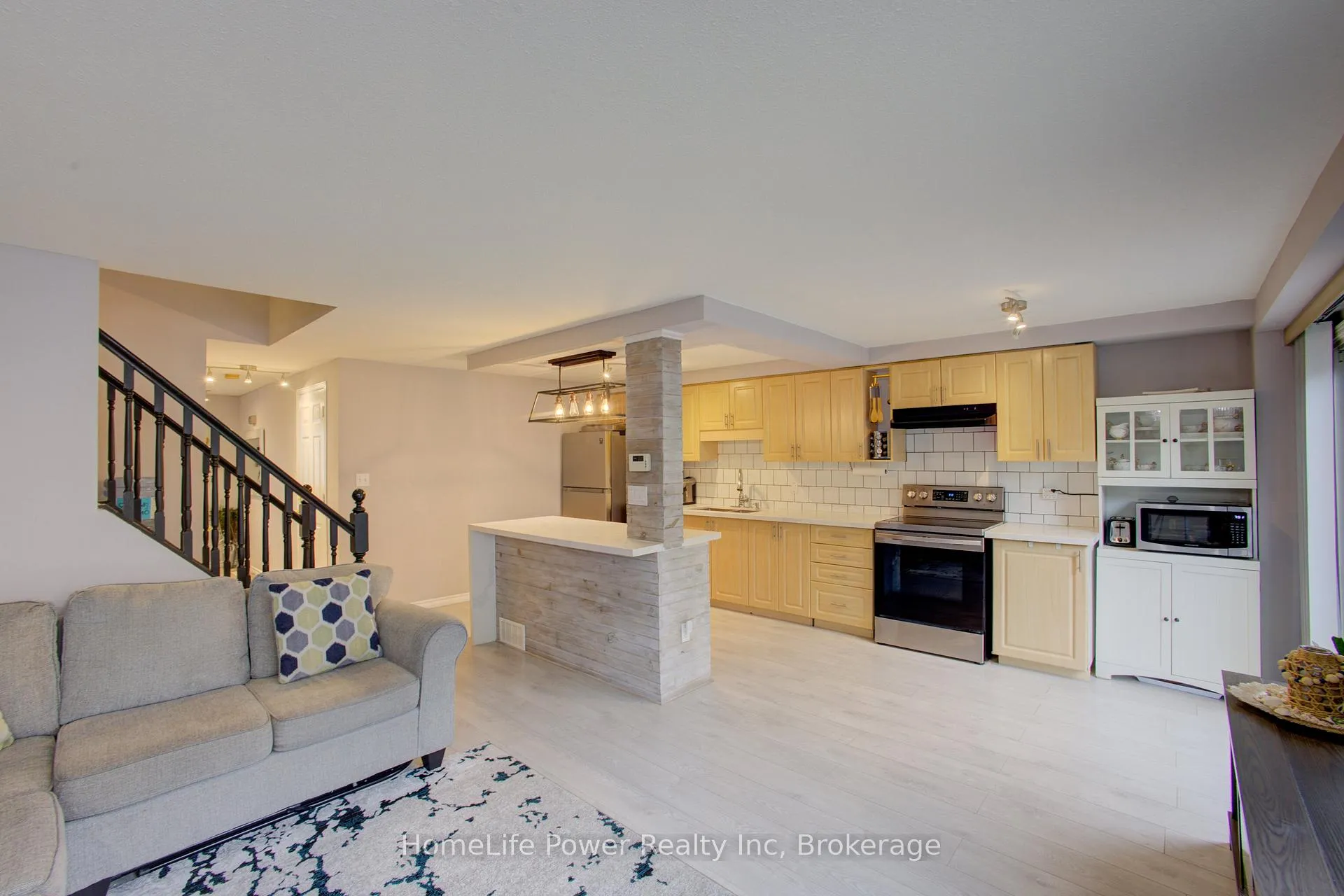 Photo 2 of 53 Prosperity Drive, Kitchener, Larentian West — HOMEH