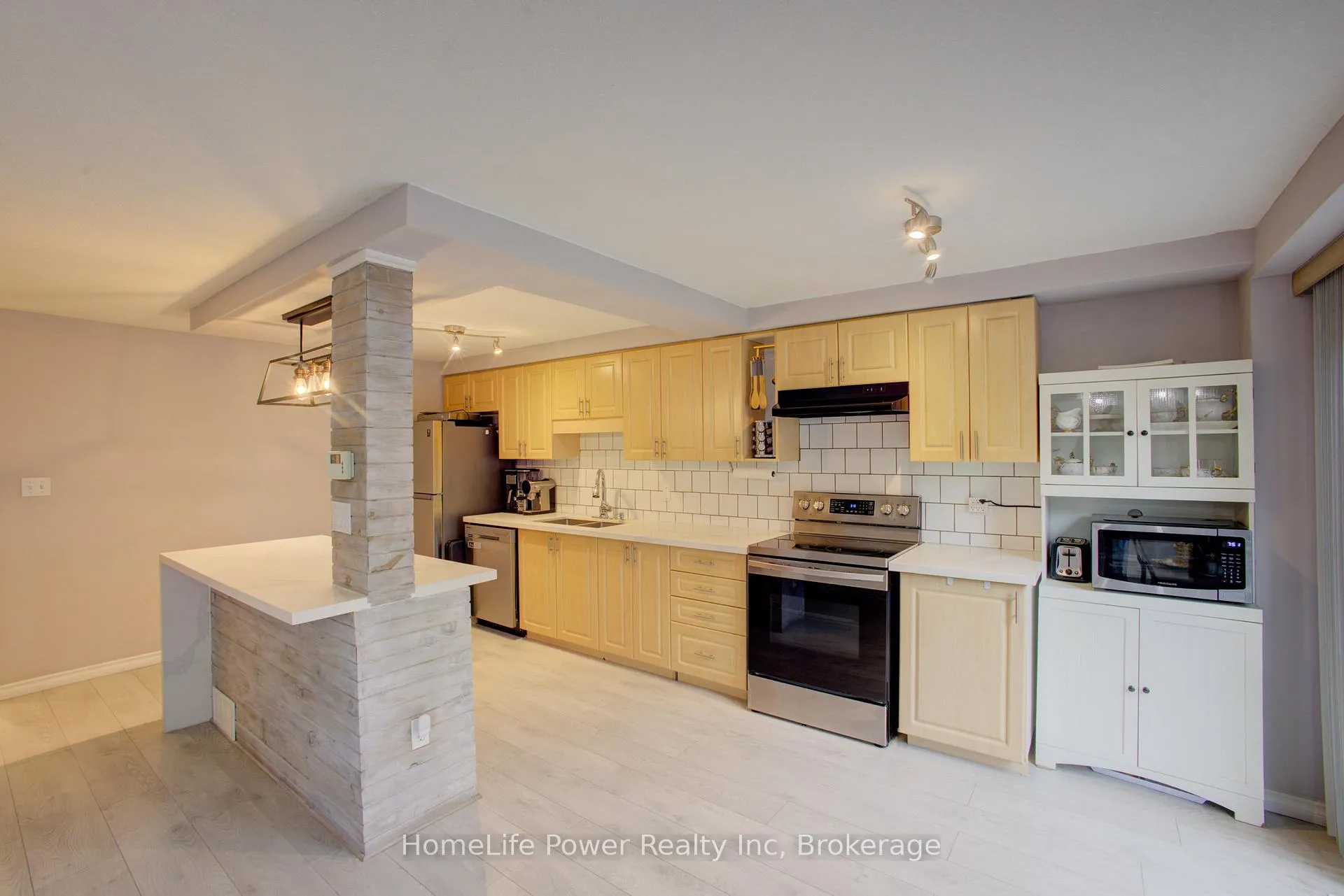 Photo 3 of 53 Prosperity Drive, Kitchener, Larentian West — HOMEH