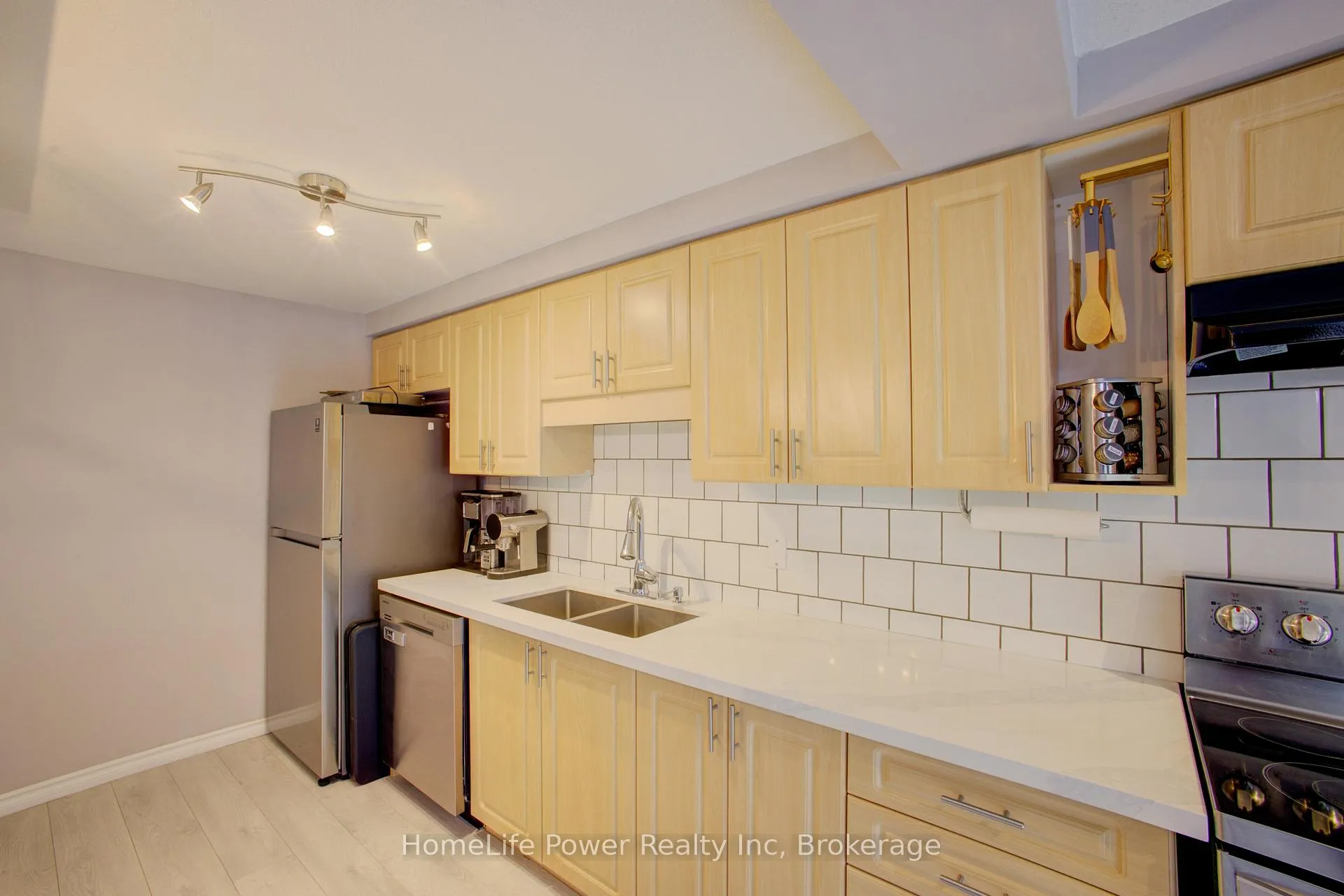 Photo 5 of 53 Prosperity Drive, Kitchener, Larentian West — HOMEH