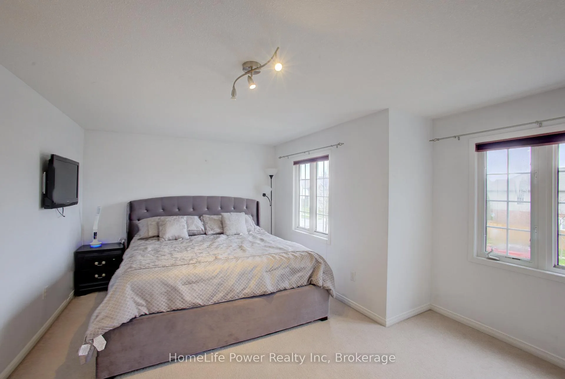 Photo 12 of 53 Prosperity Drive, Kitchener, Larentian West — HOMEH