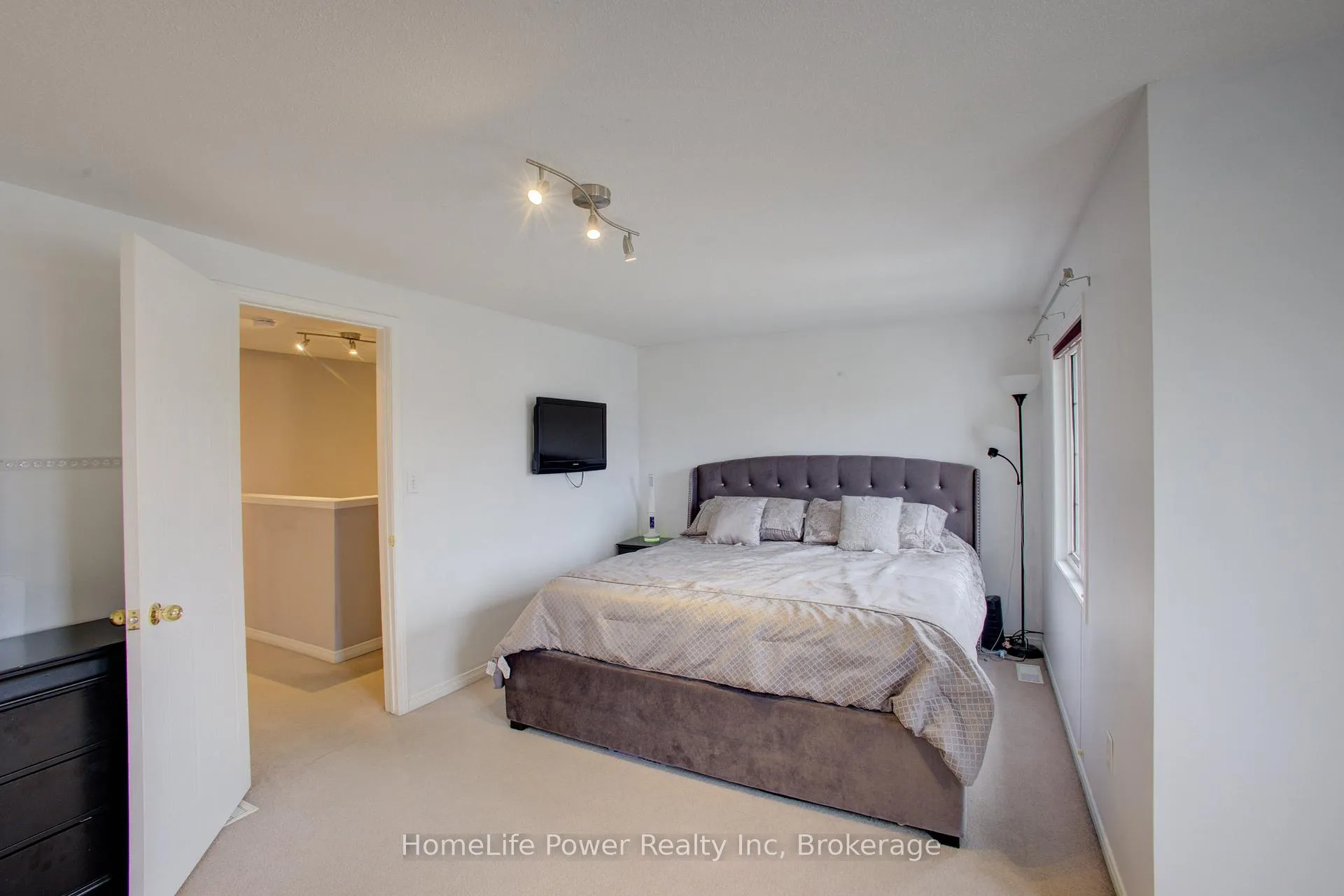 Photo 13 of 53 Prosperity Drive, Kitchener, Larentian West — HOMEH
