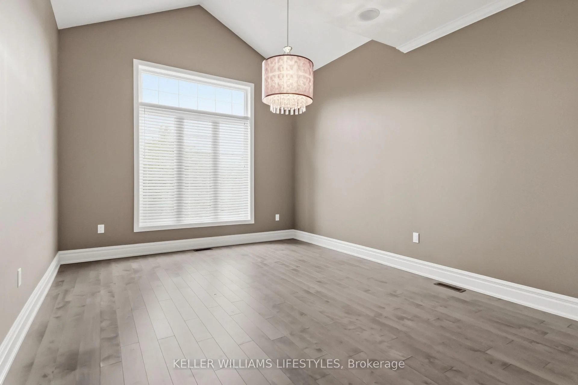 Photo 17 of 3135 Pincombe Drive, London, South W — HOMEH