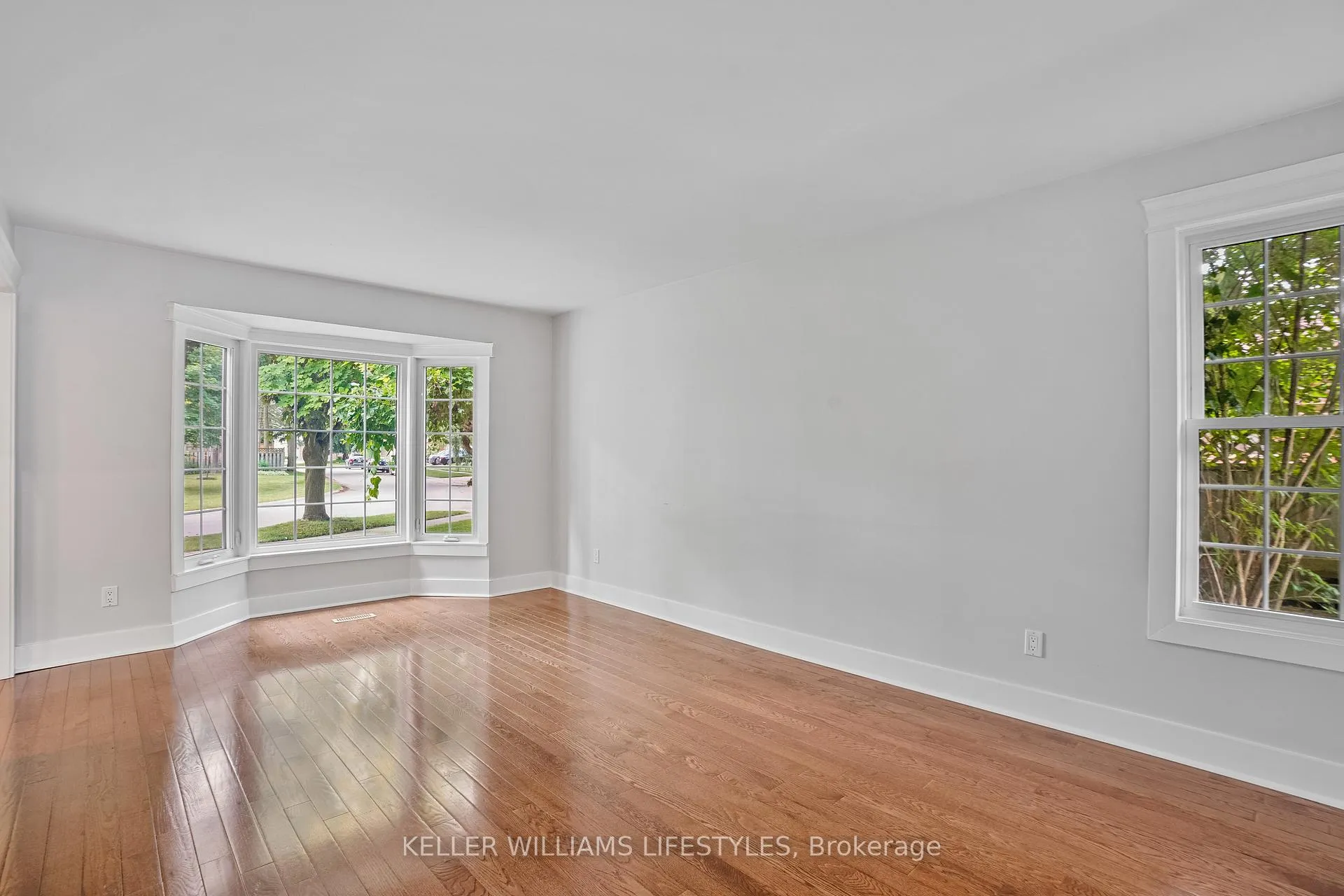 Photo 8 of 1713 Phillbrook Crescent, London, North B — HOMEH