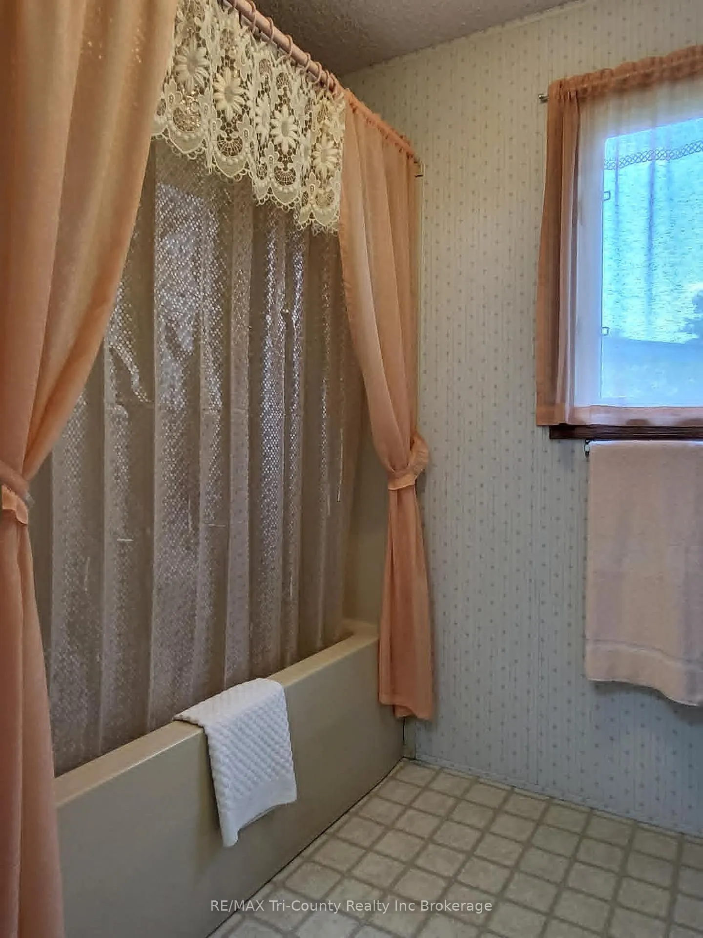 Photo 12 of 21 5th Street, Norfolk, Rural Middleton — HOMEH