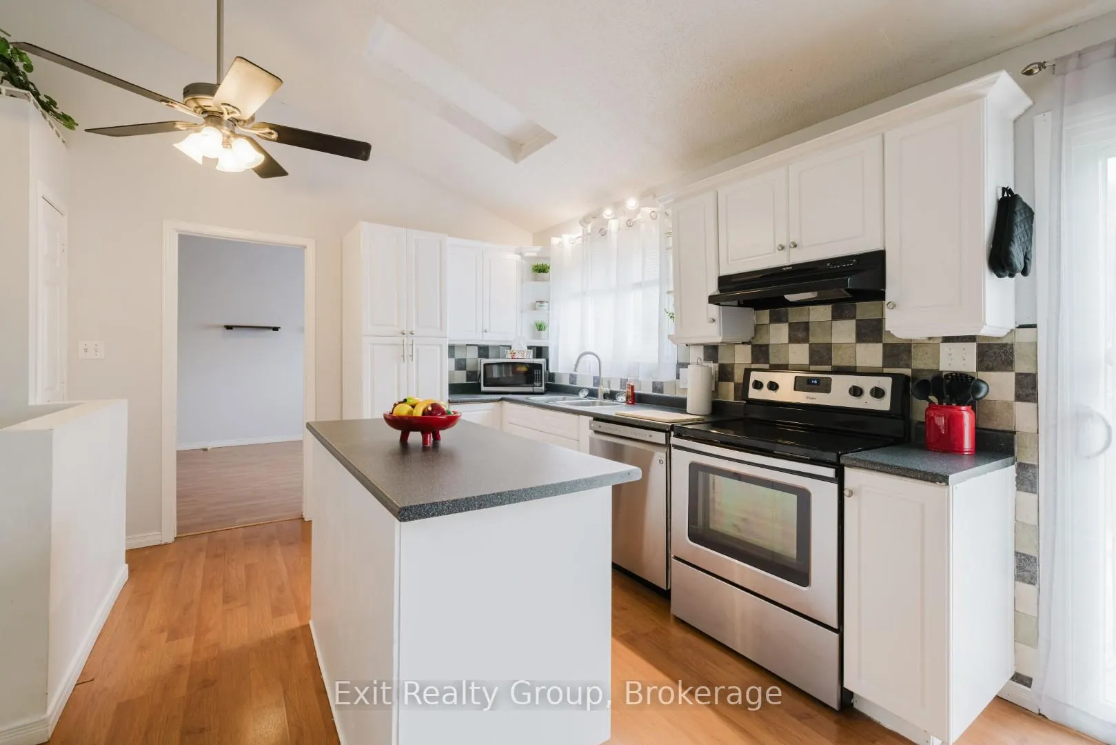 Photo 24 of 53 Quinte View Drive, Quinte West, Sidney Ward — HOMEH