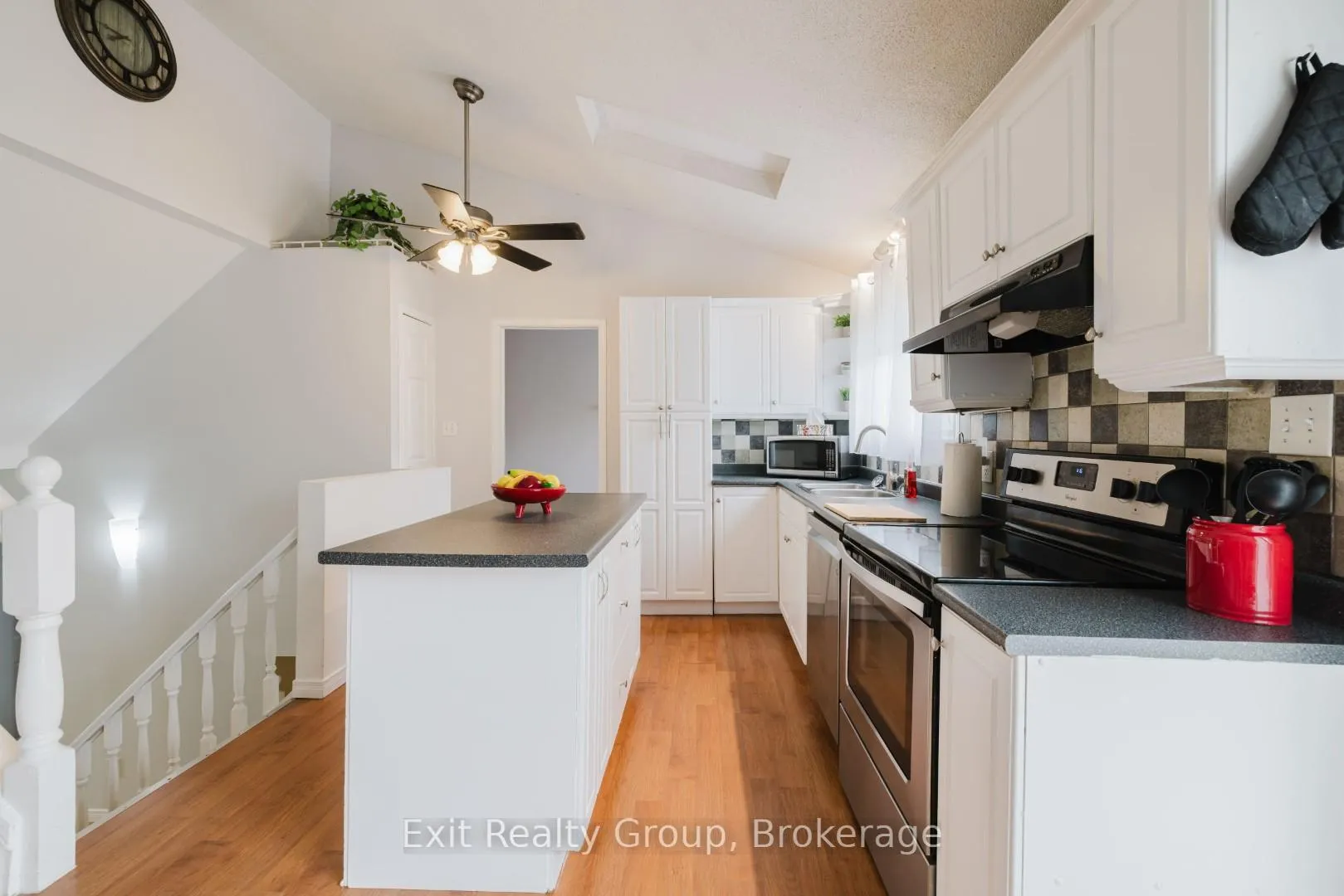 Photo 25 of 53 Quinte View Drive, Quinte West, Sidney Ward — HOMEH