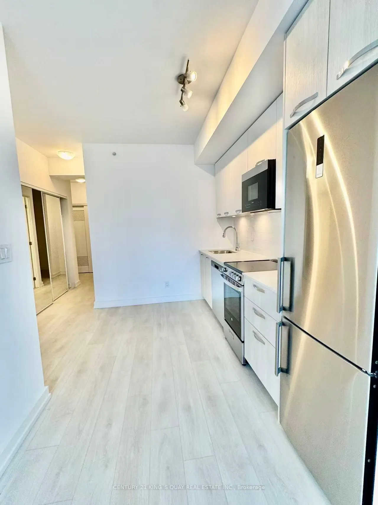 Photo 4 of Unit 901, 75 James Street S, Hamilton, Corktown — HOMEH