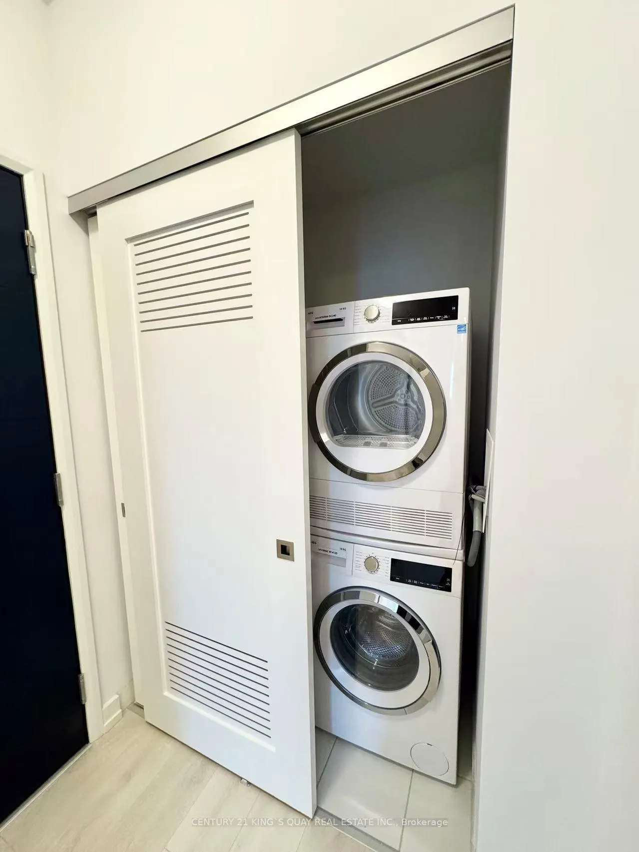 Photo 6 of Unit 901, 75 James Street S, Hamilton, Corktown — HOMEH