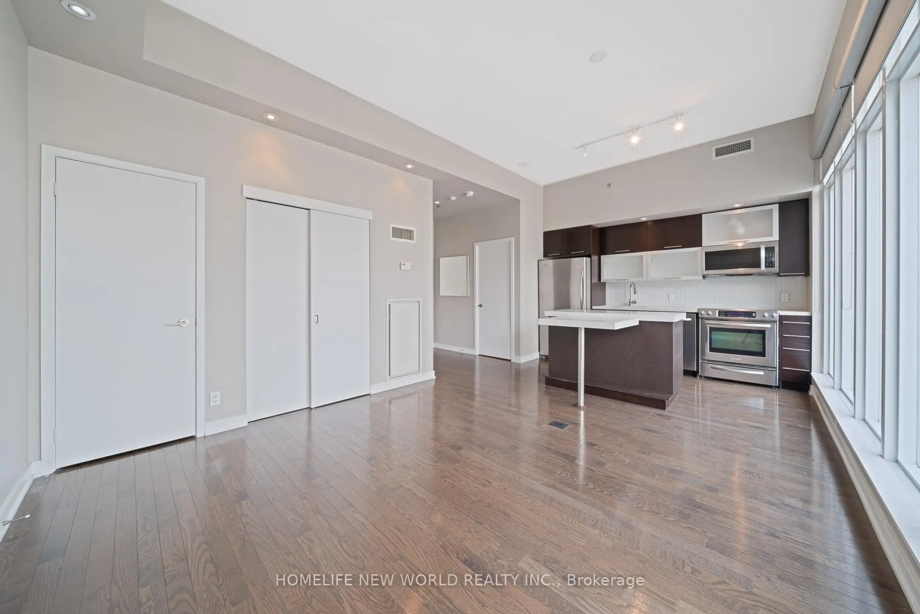 Photo 9 of Unit UPH13, 21 Nelson Street, Toronto, Waterfront Communities — HOMEH