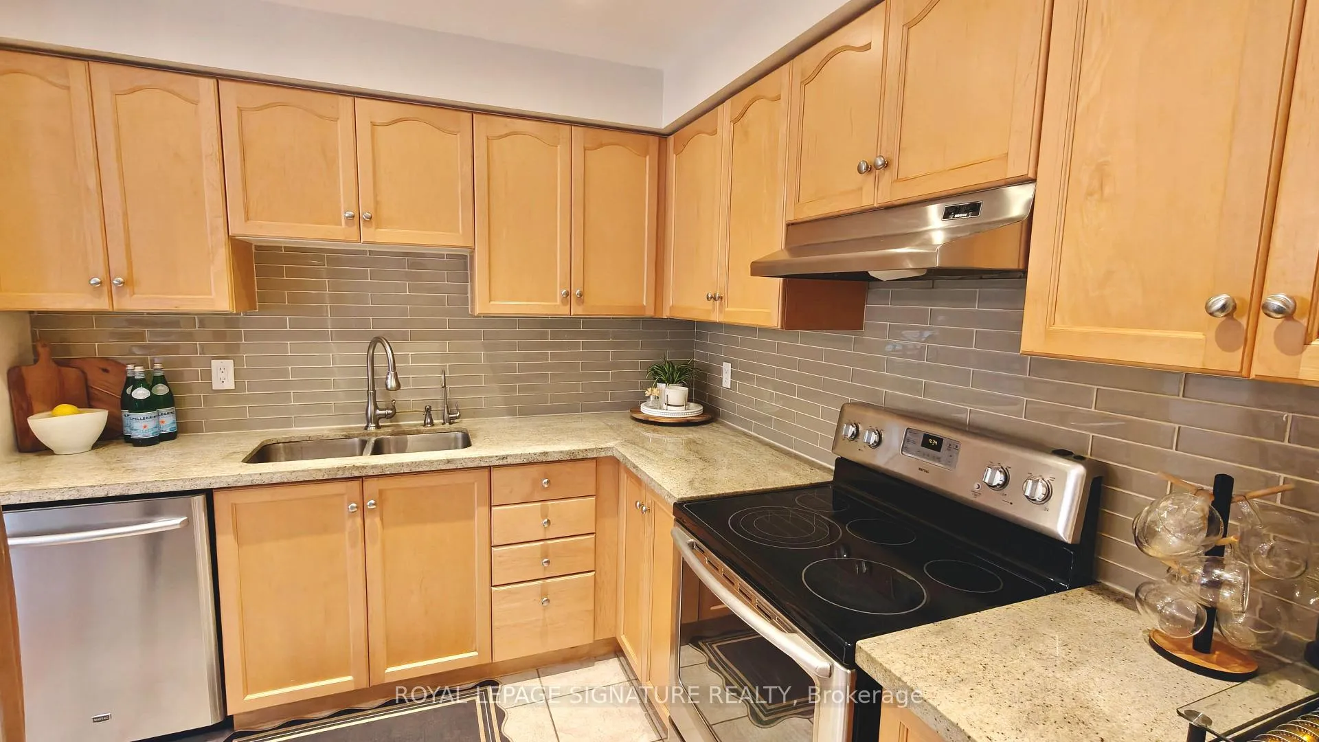 Photo 4 of 14 Ostick Street, Aurora, Bayview Wellington — HOMEH