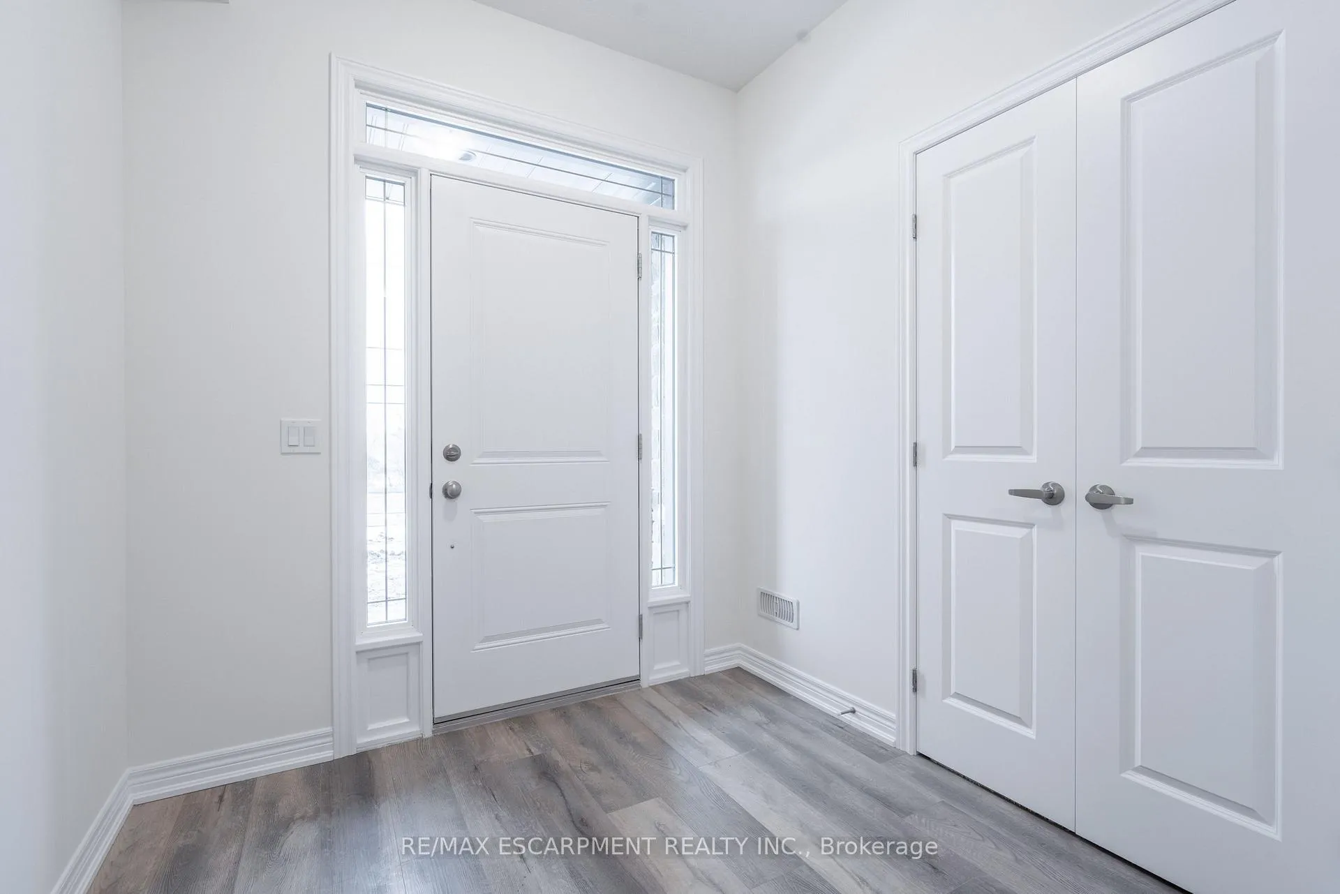 Photo 3 of 1278 Baseline Road, Hamilton, Winona Park — HOMEH