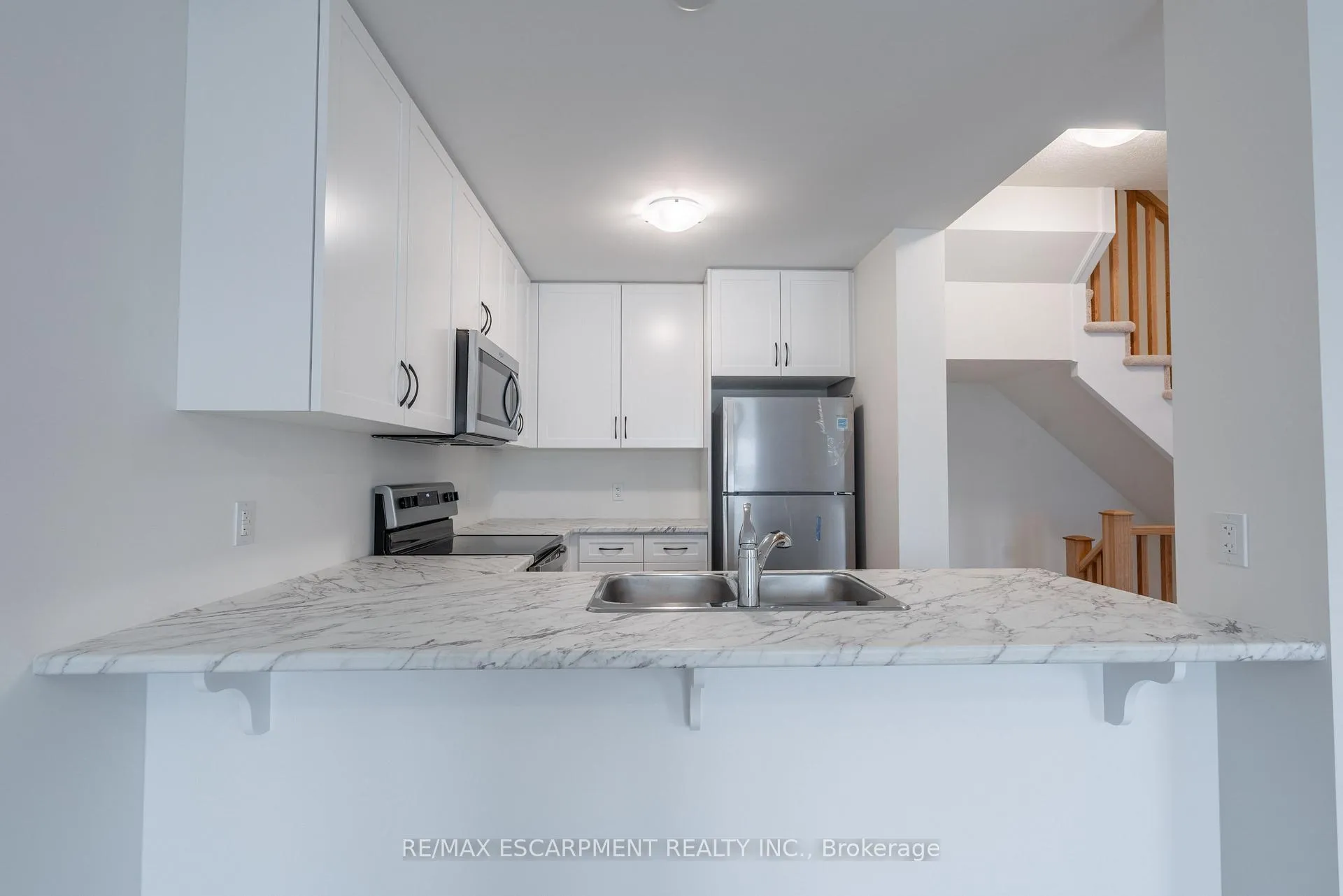 Photo 5 of 1278 Baseline Road, Hamilton, Winona Park — HOMEH