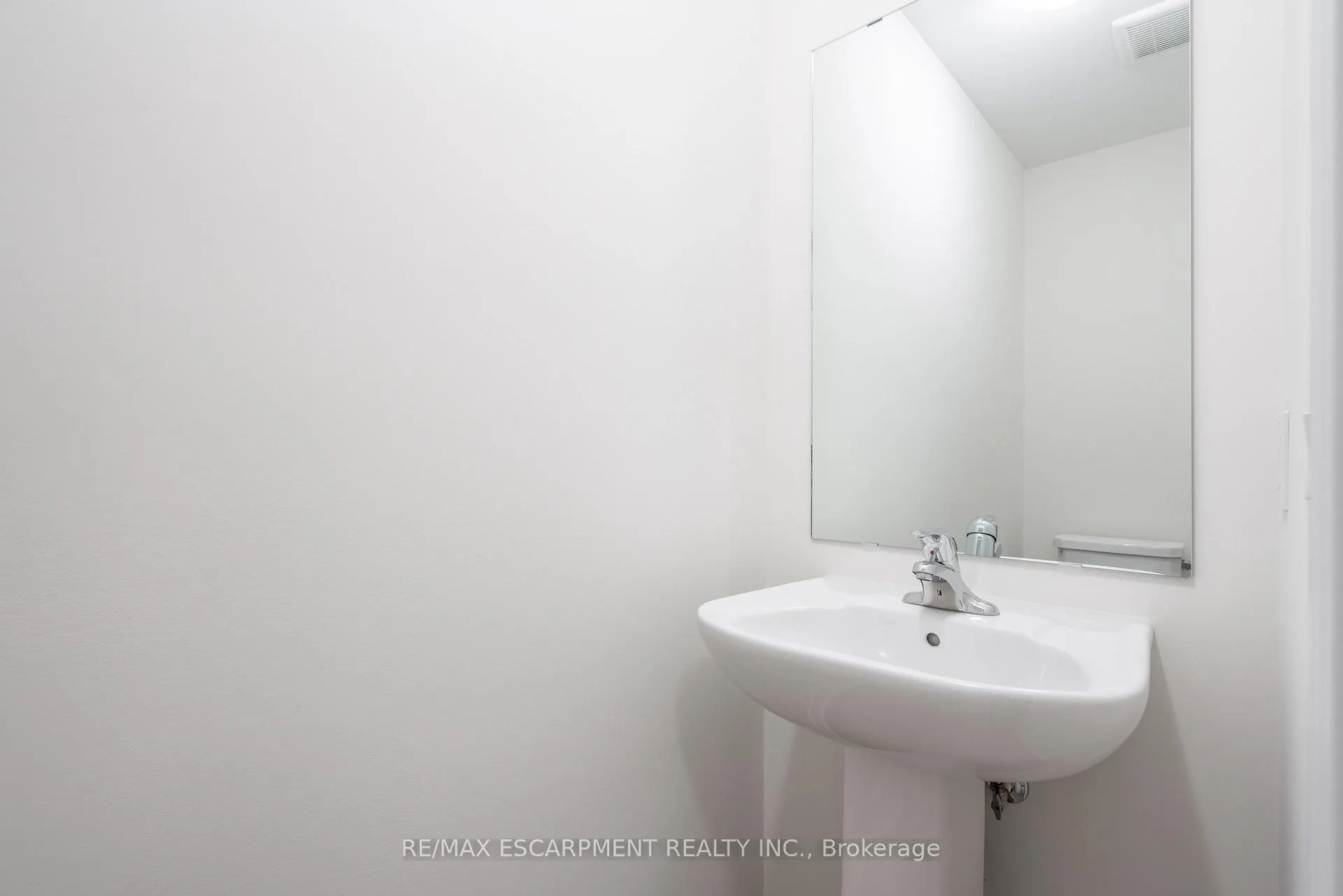 Photo 10 of 1278 Baseline Road, Hamilton, Winona Park — HOMEH