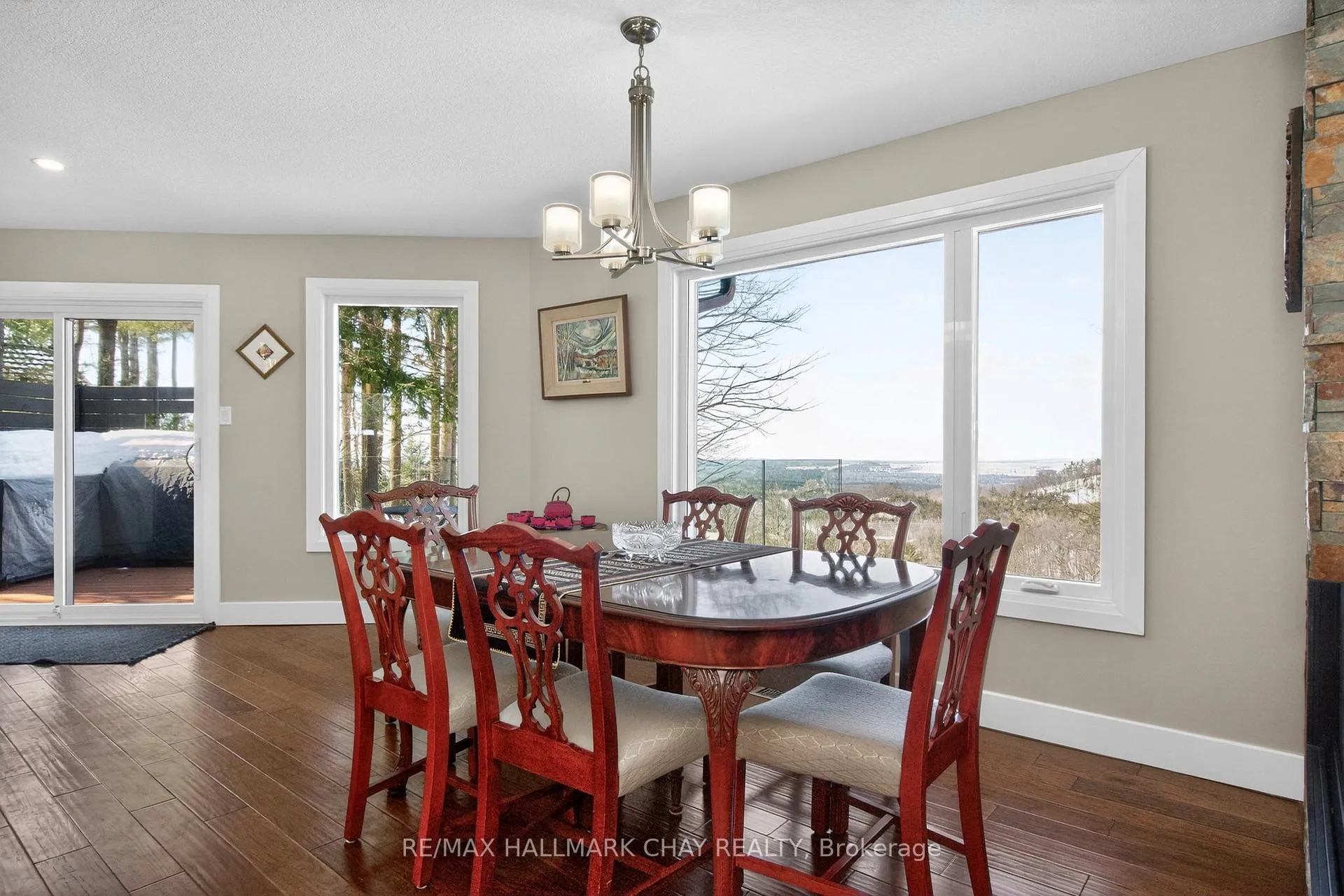 Photo 12 of 16 Highland Drive, Oro-Medonte, Horseshoe Valley — HOMEH