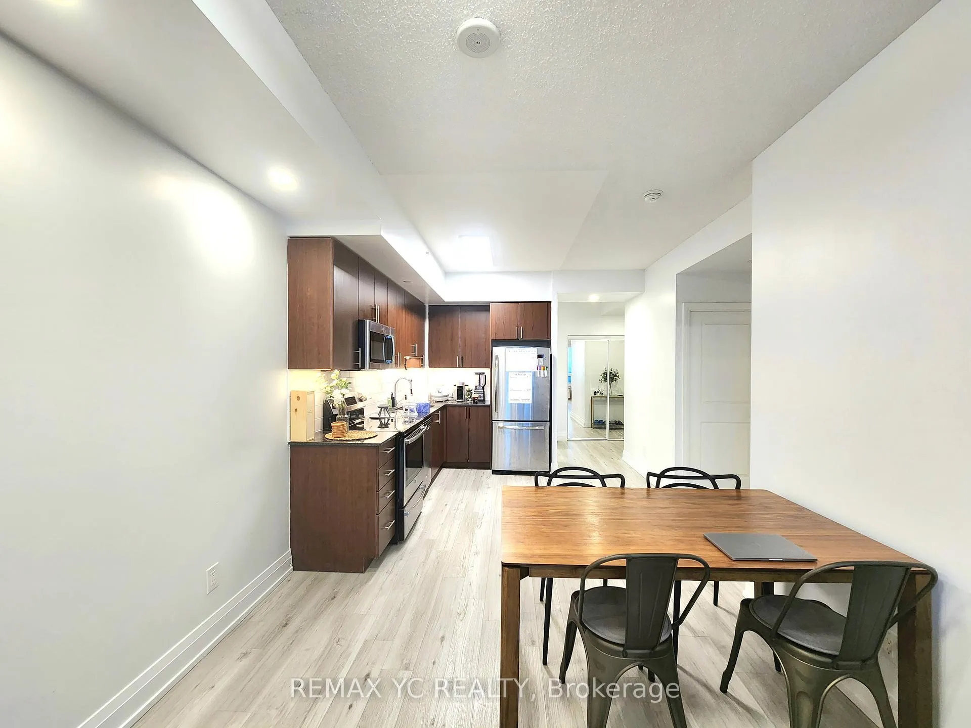 Photo 4 of Unit 1007, 7165 Yonge Street, Markham, Grandview — HOMEH