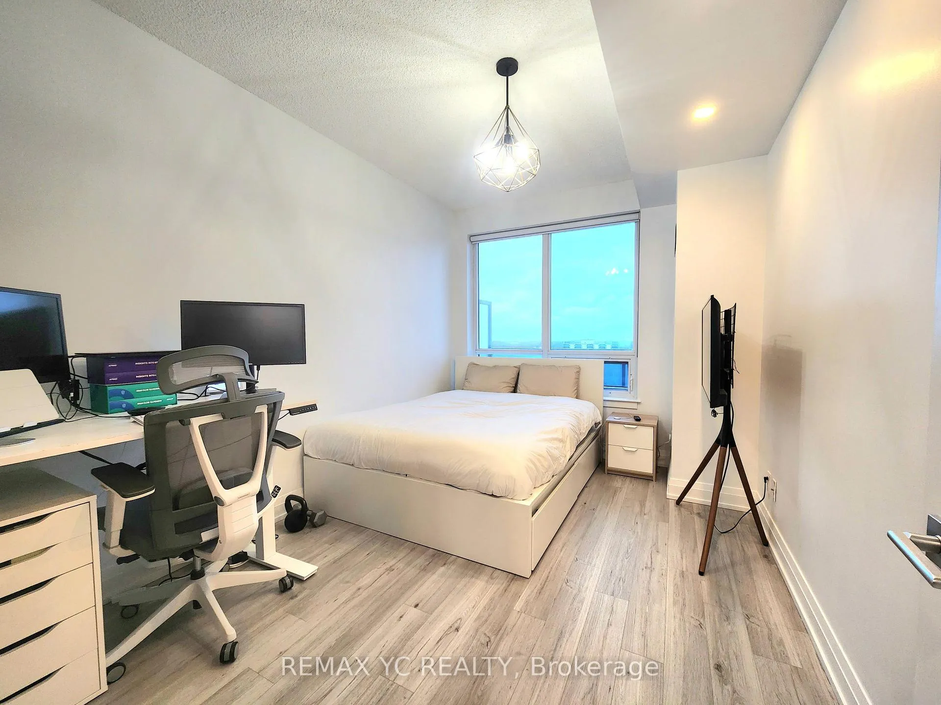 Photo 8 of Unit 1007, 7165 Yonge Street, Markham, Grandview — HOMEH
