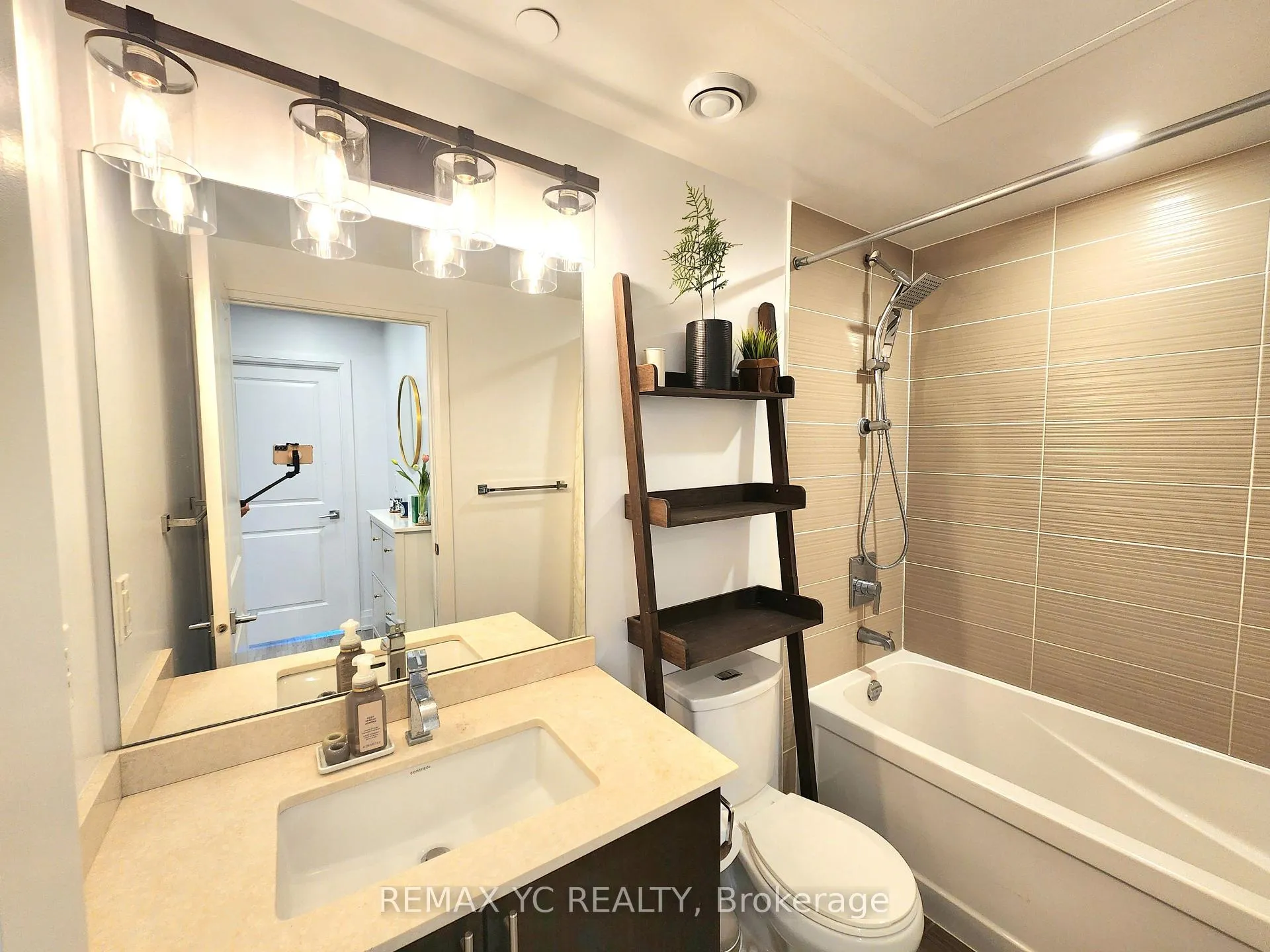 Photo 13 of Unit 1007, 7165 Yonge Street, Markham, Grandview — HOMEH