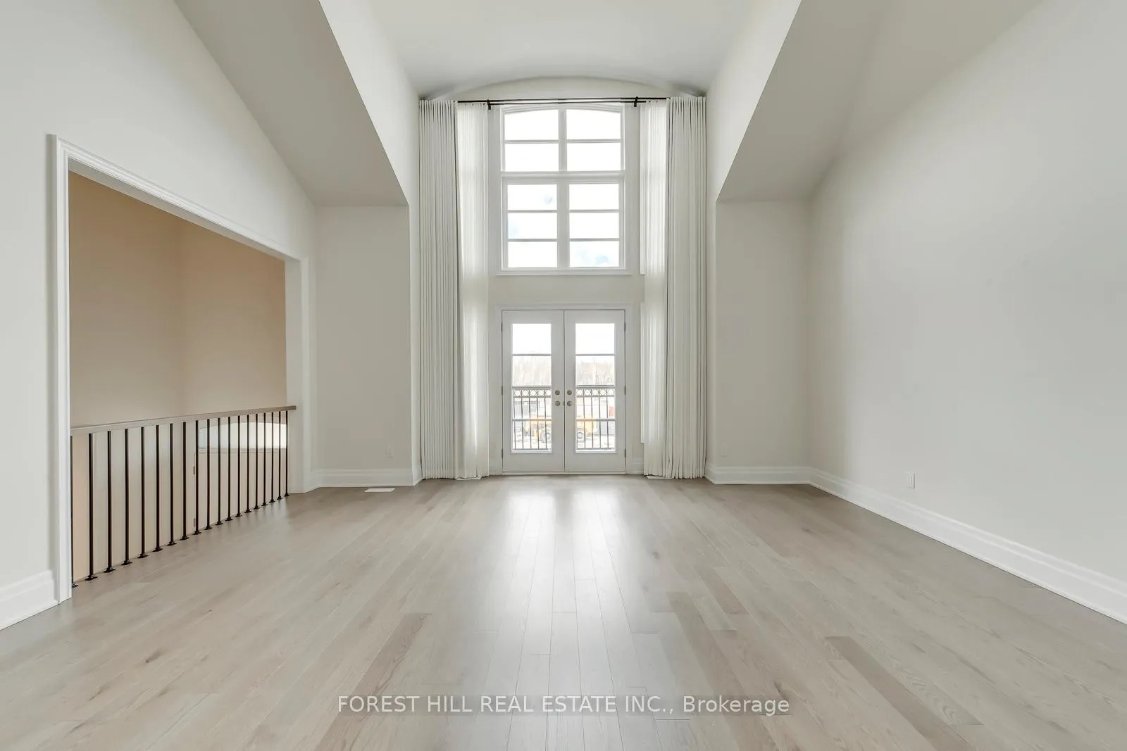 Photo 6 of 35 Gianvito Crescent, King, King City — HOMEH